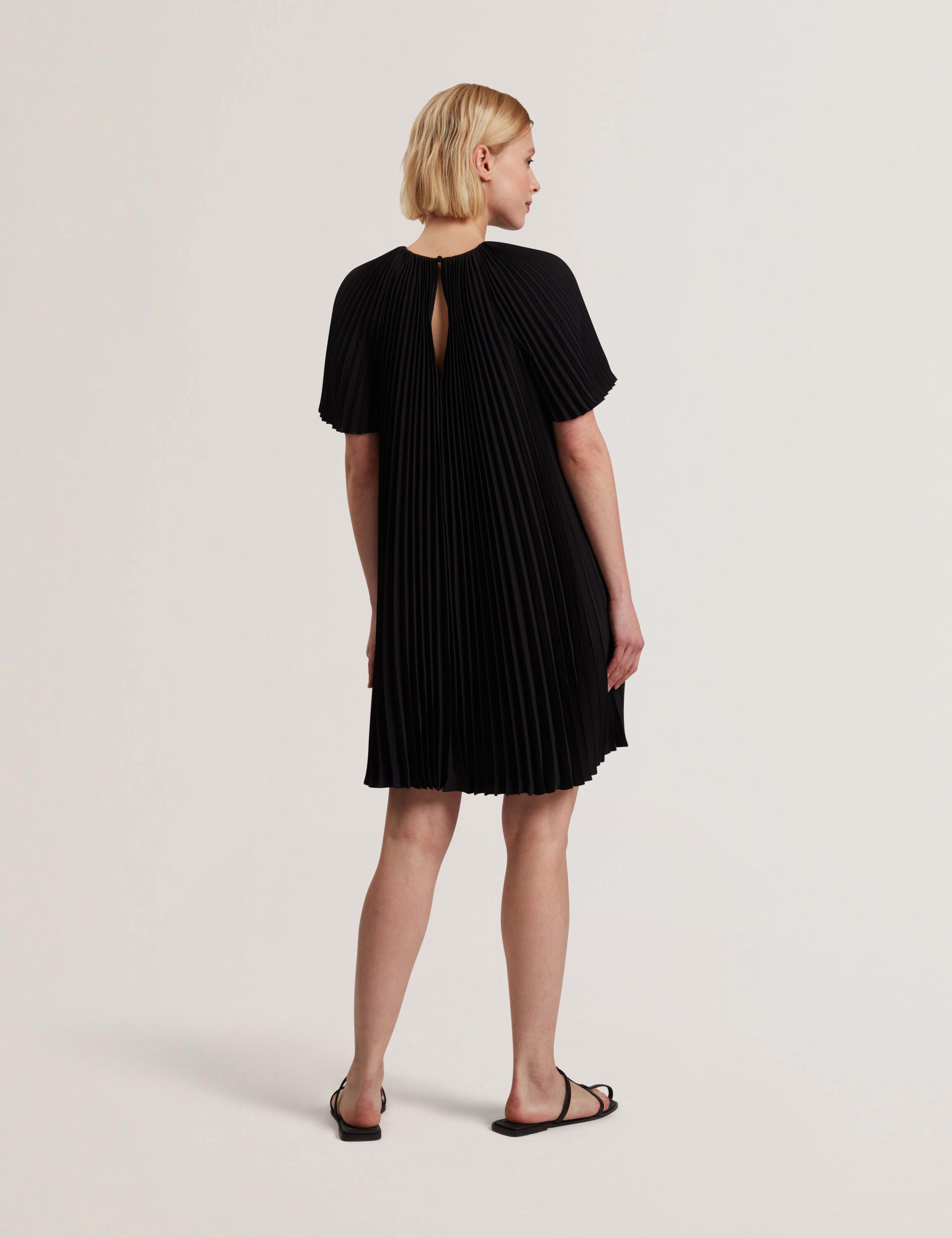 CONVALA Short Sleeve Pleated Mini D