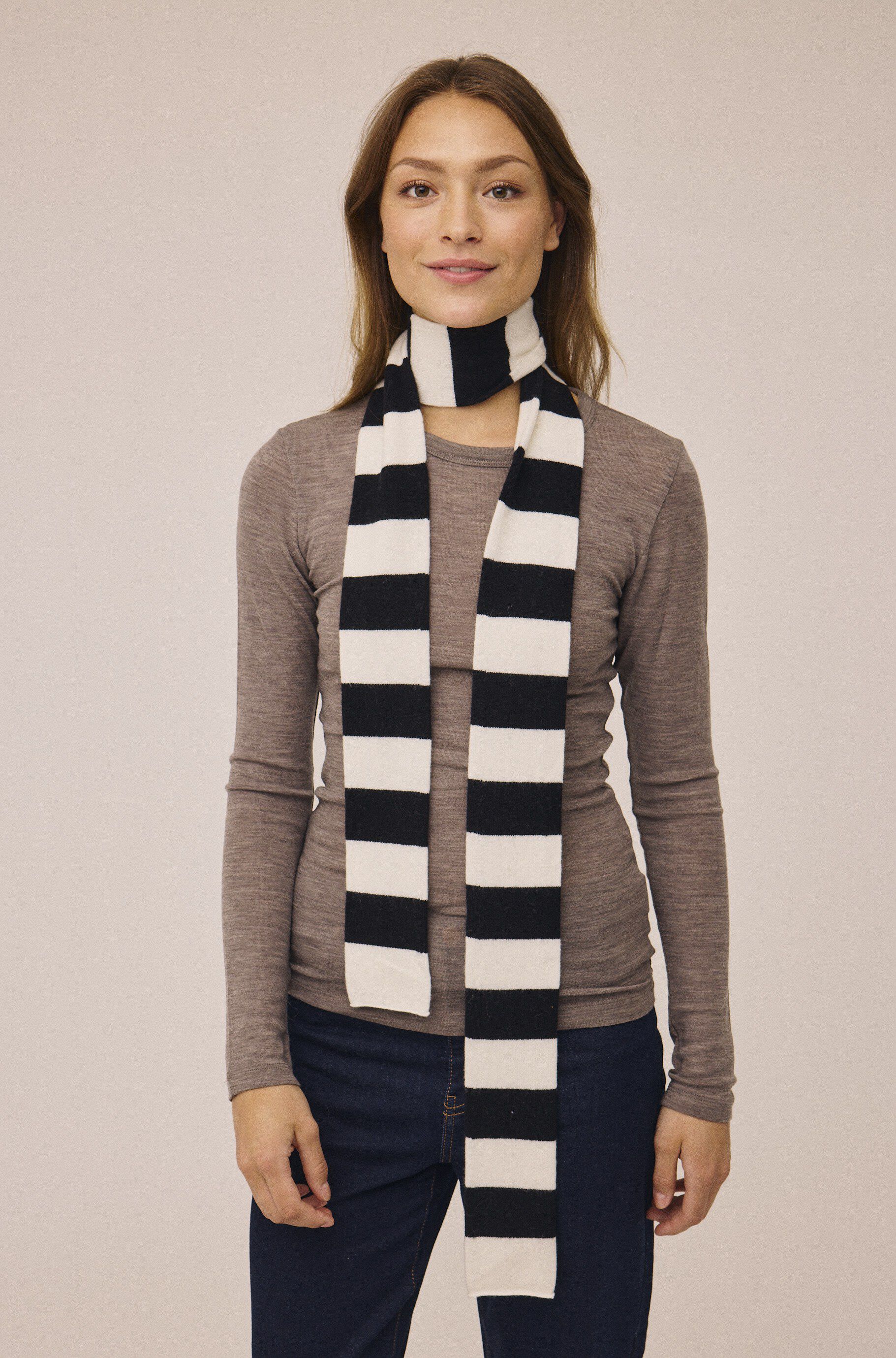 Gloria 6 Scarf RWS