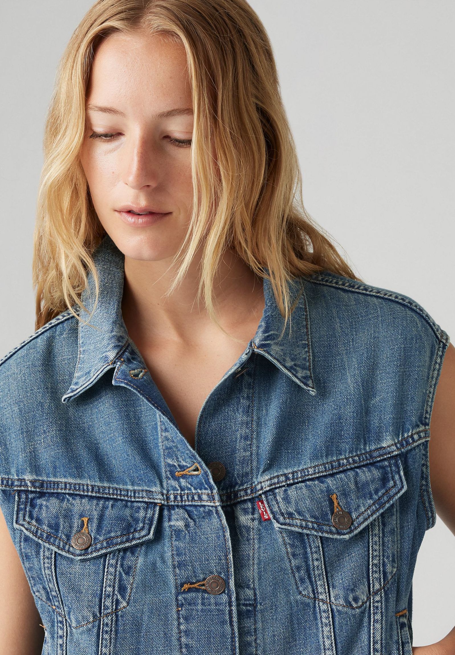 SHRUNKEN 90S VEST STOP FLAXING