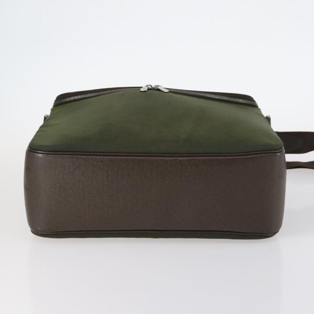 Louis Vuitton Taiga Kendall