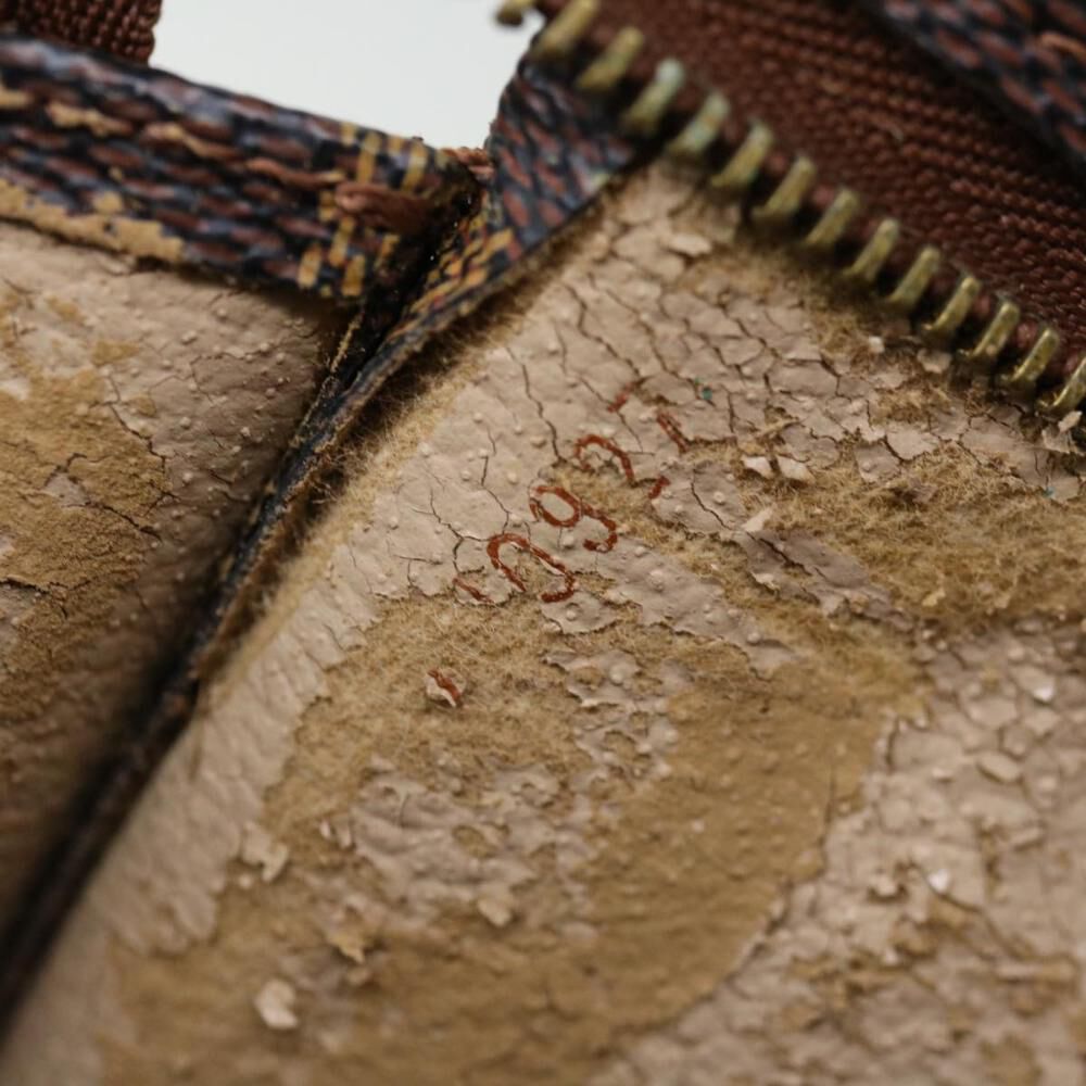 Louis Vuitton Poche Toilette