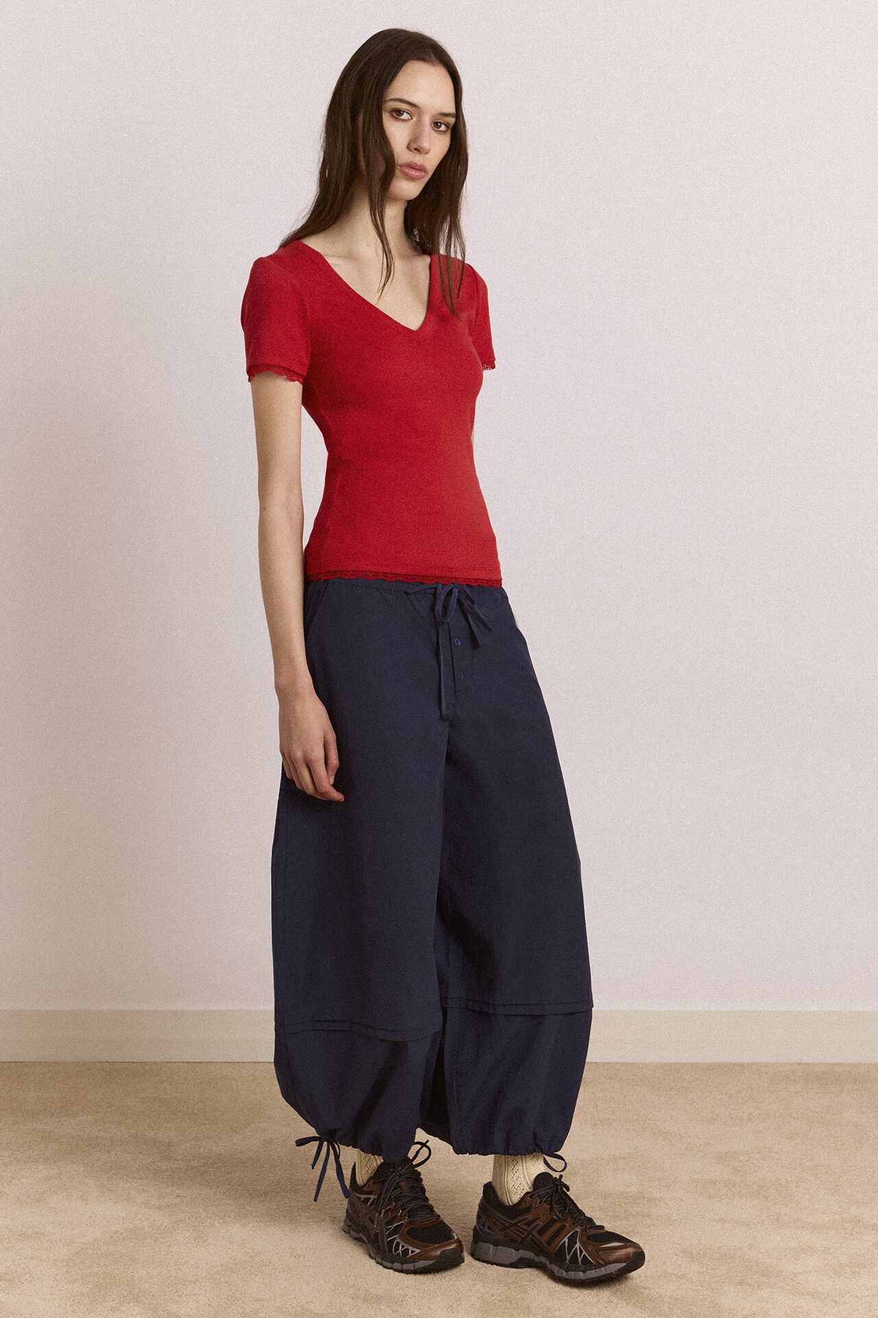 PAIGE V-NECK TEE - RED