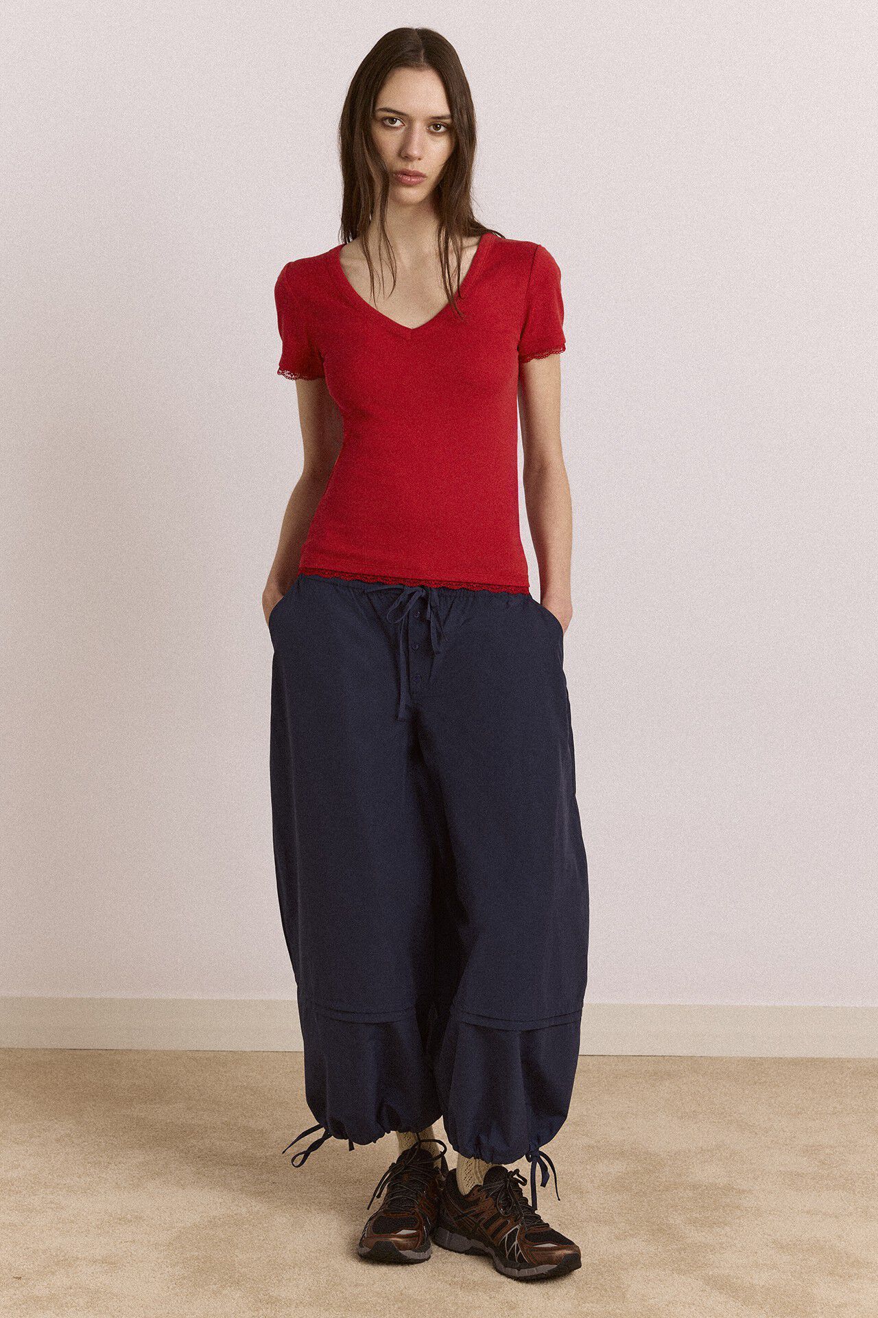 PAIGE V-NECK TEE - RED