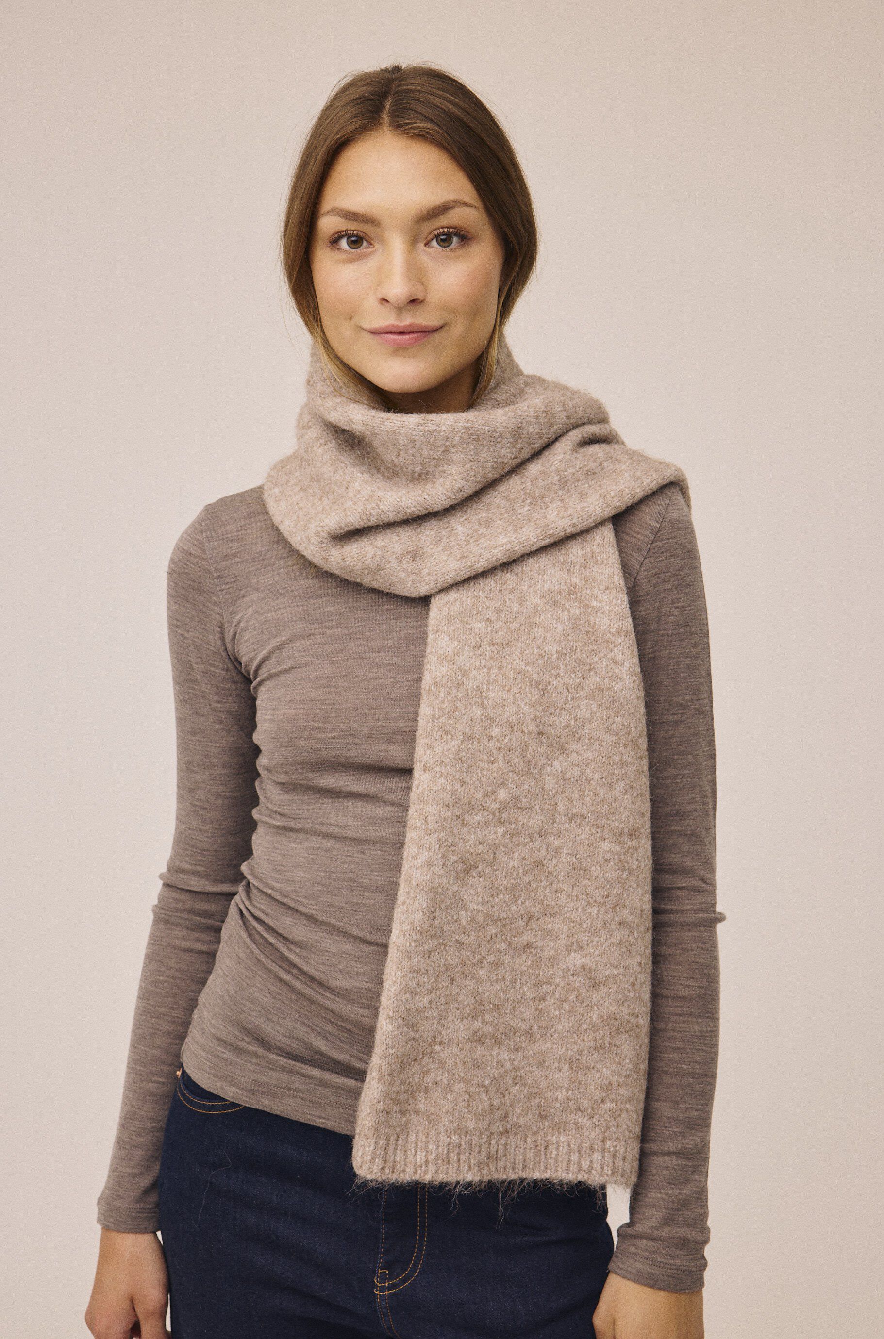 Iselin 7 GRS Scarf