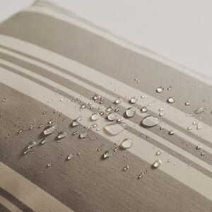 Fossflakes utomhuskudde 50x50 cm. Gr&aring; randig