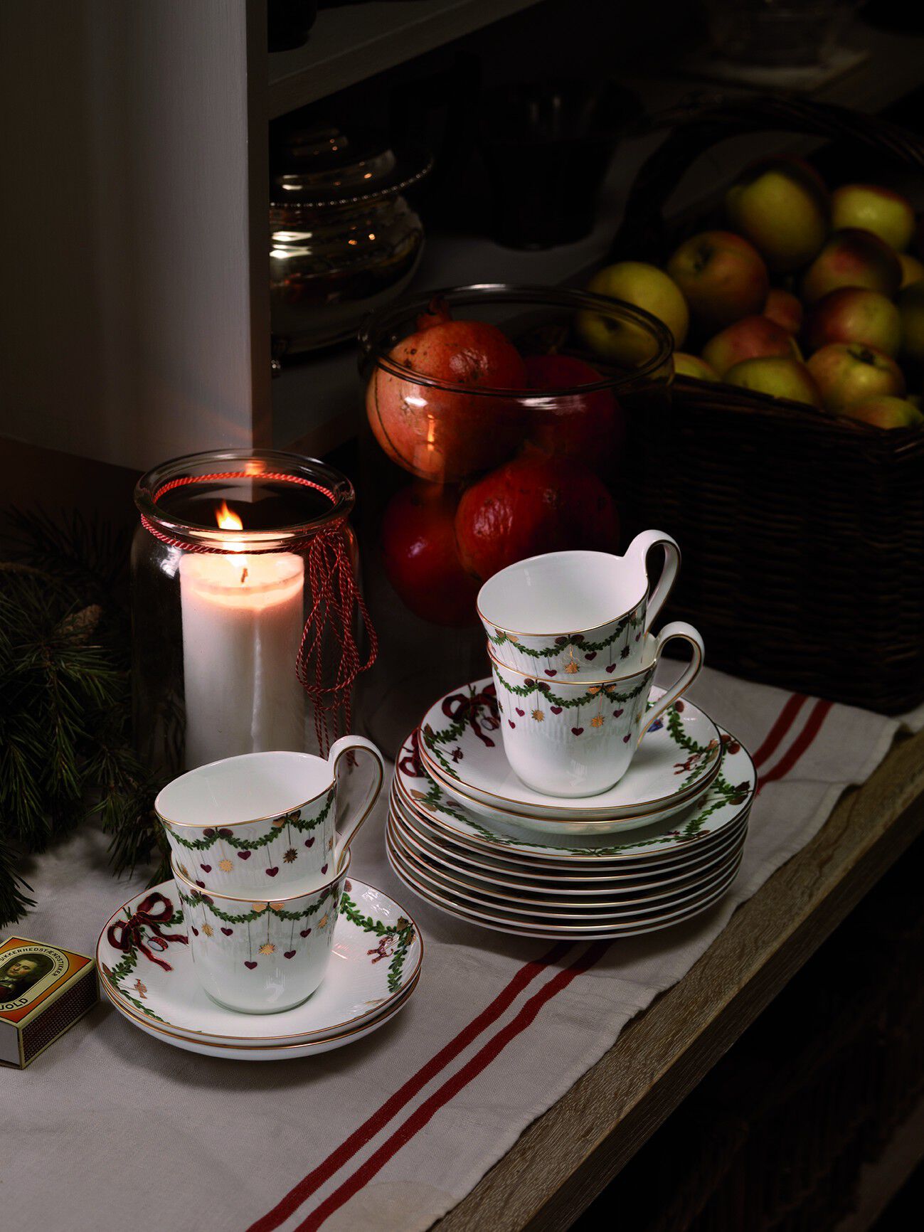 Star Fluted Cristmas kopp med h&ouml;gt handtag 33 cl