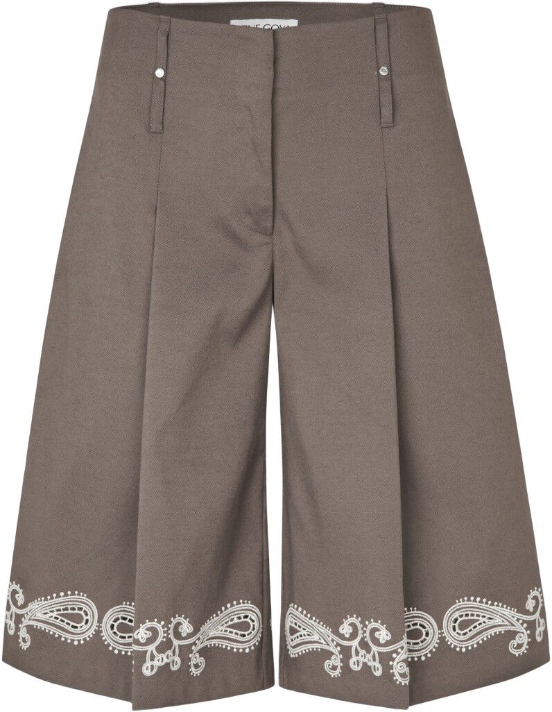 2492 Embroidered Canvas, Pleated Eyelet Bermuda