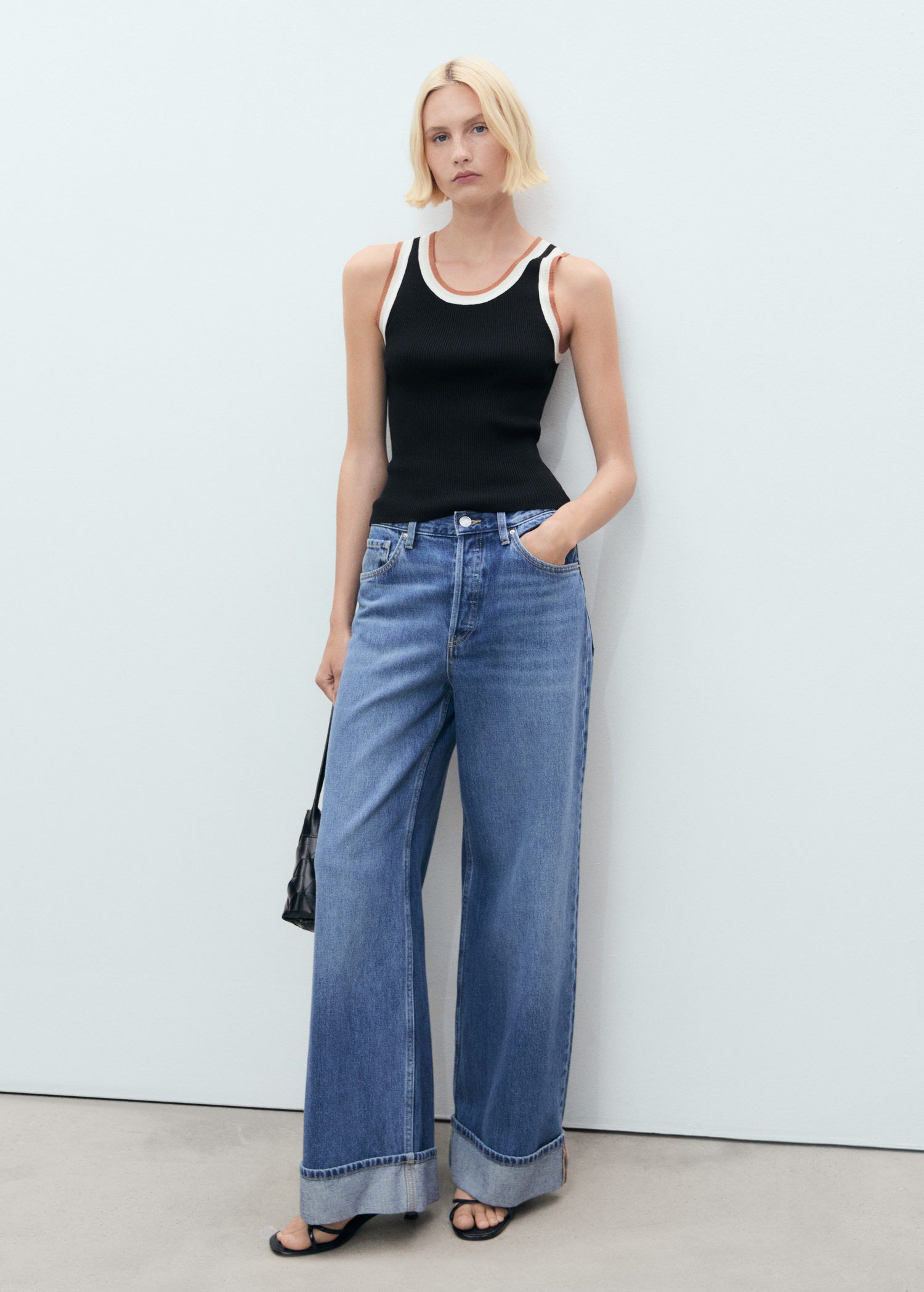 Knitted top with contrast details