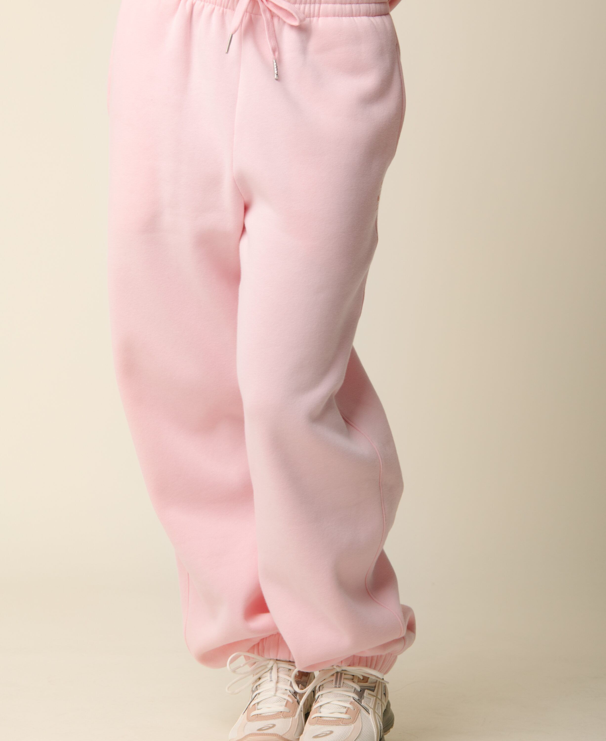 Sweatshirts & sweatpants