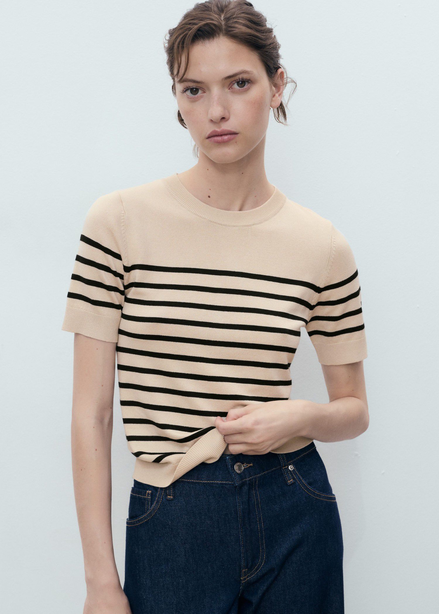 Short-sleeved fine-knit sweater