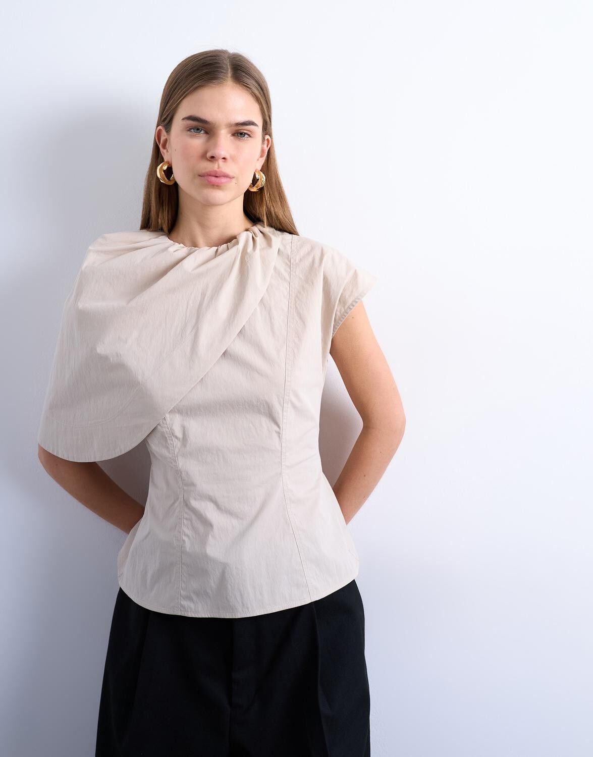 Tsesme Ss Cape Structured Top