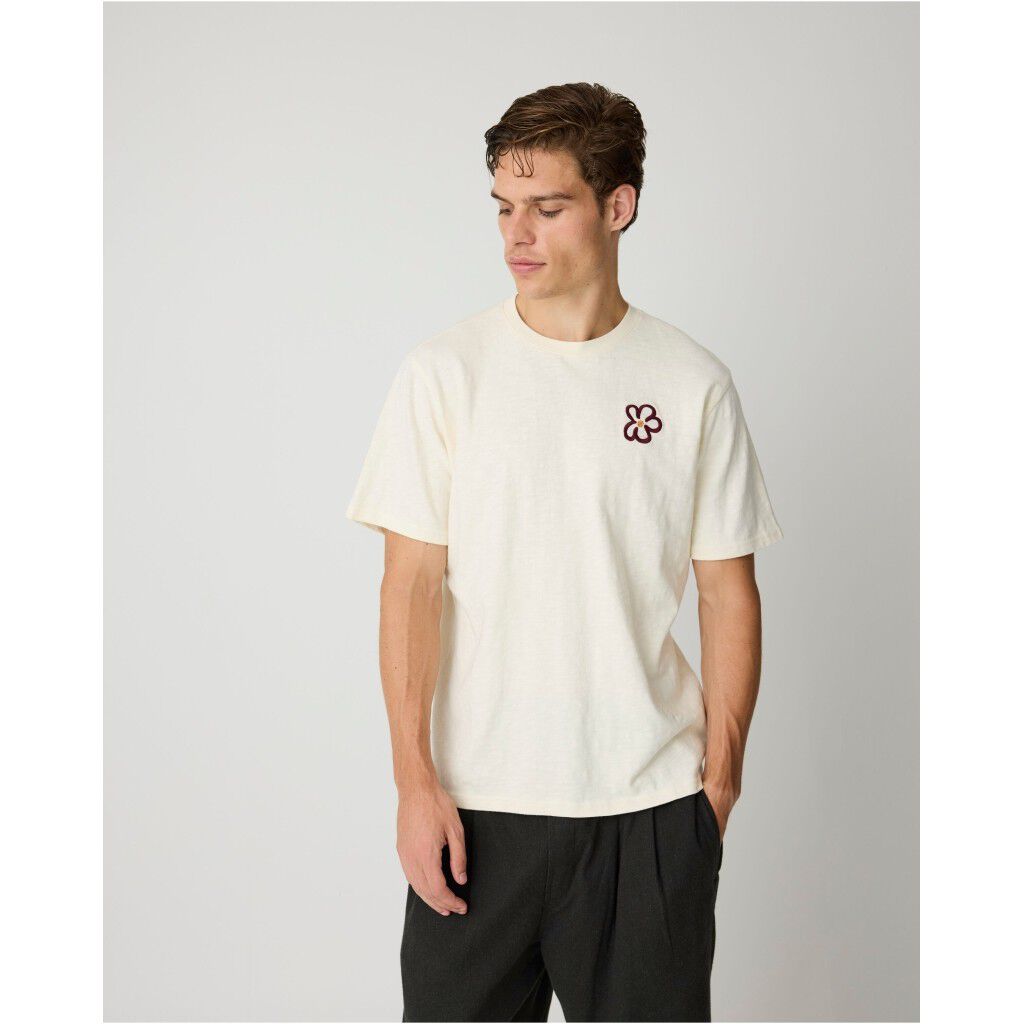 Chest embroidery t-shirt