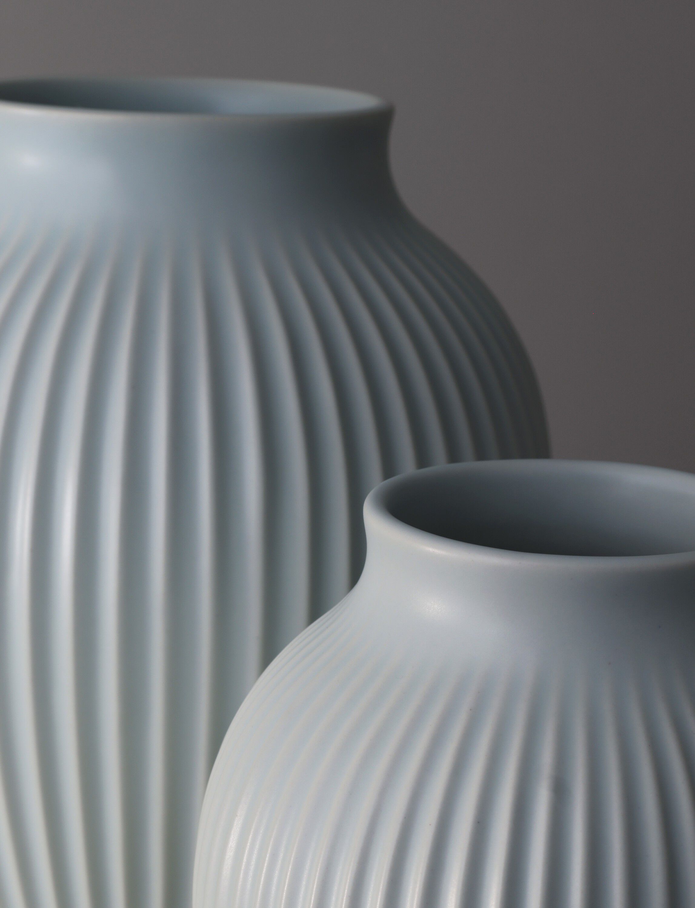 Knabstrup vas H 27 cm ripple mat ice blue