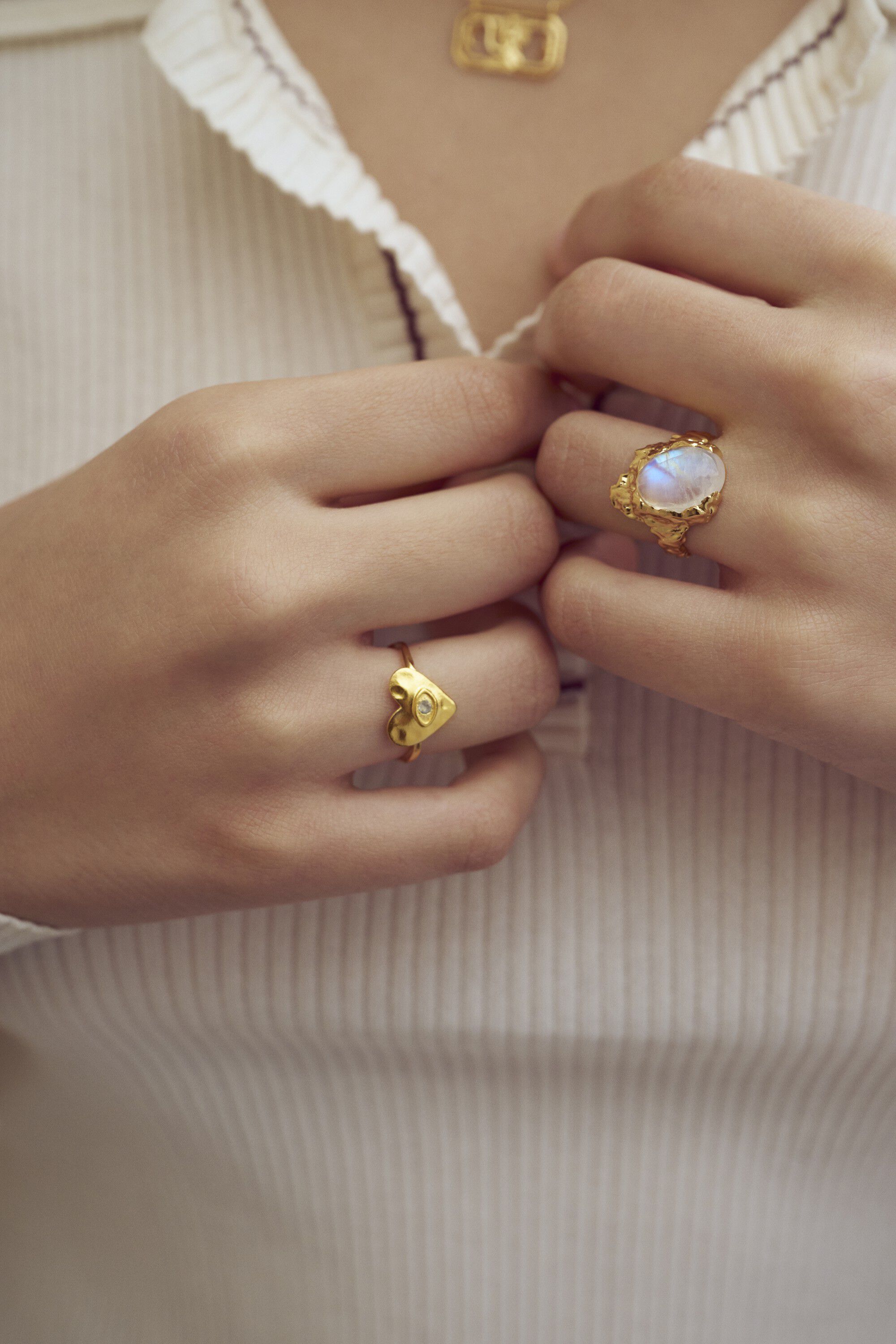 Gudinde Ring M&aring;nesten