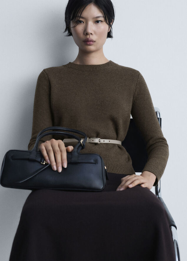 Long-sleeved wool sweater