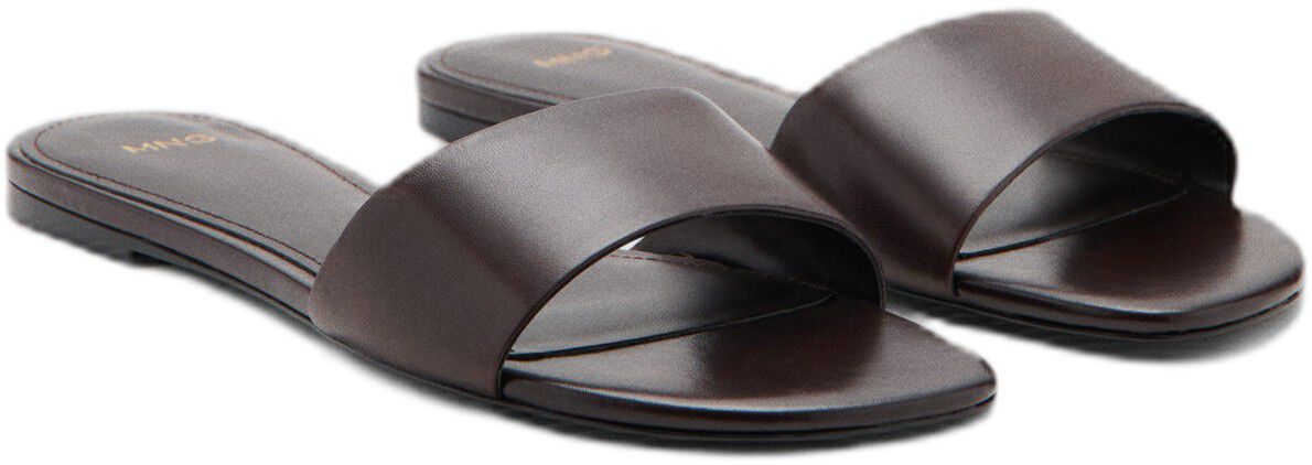Flat leather sandal