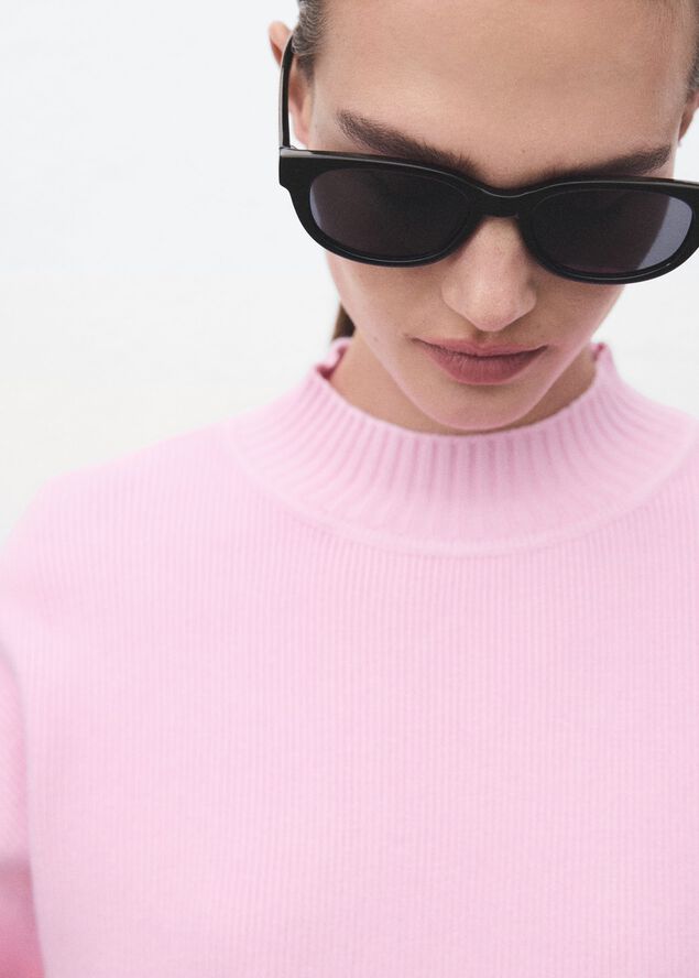 High collar sweater