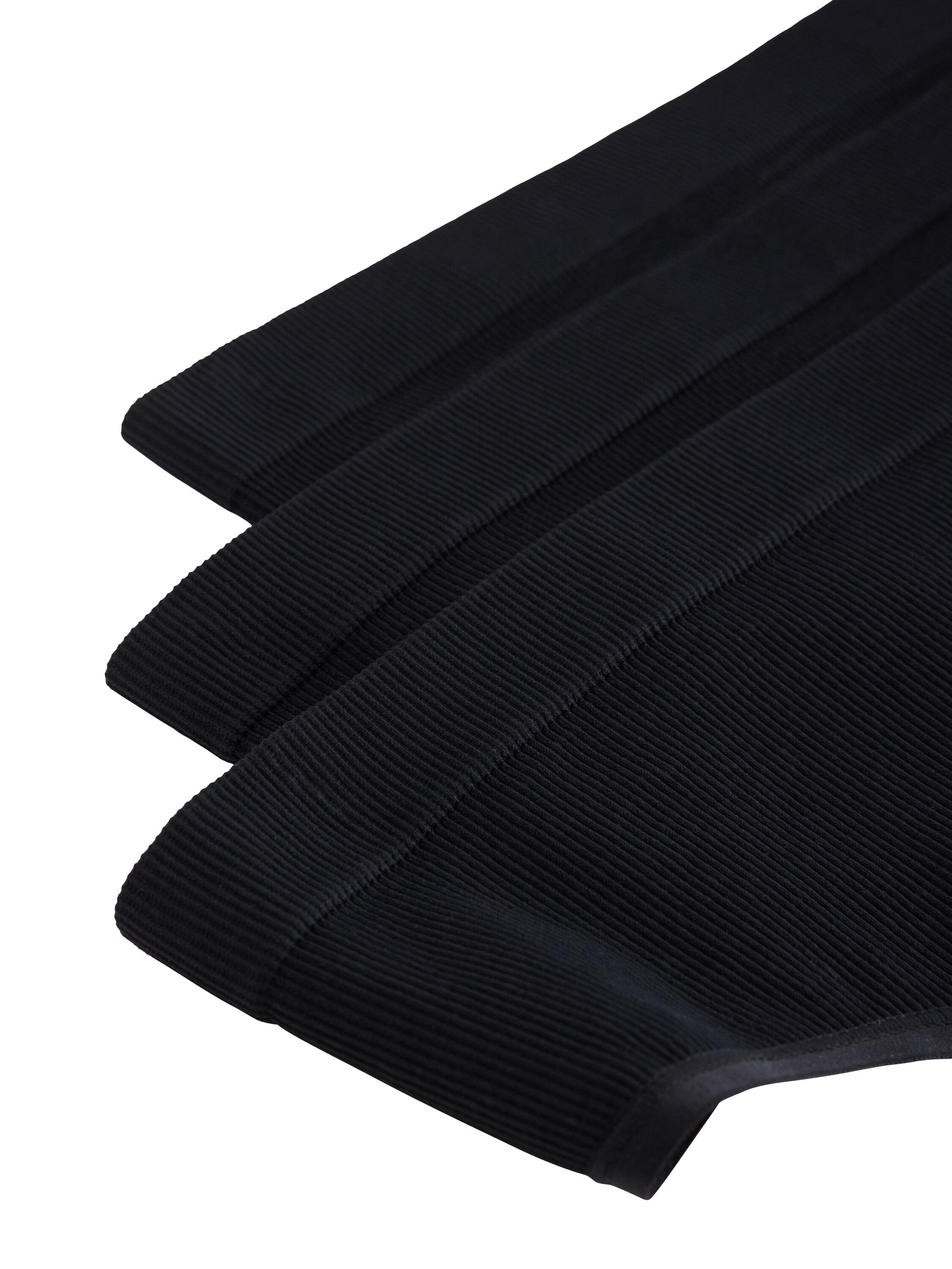 Thong with a high waist and high le