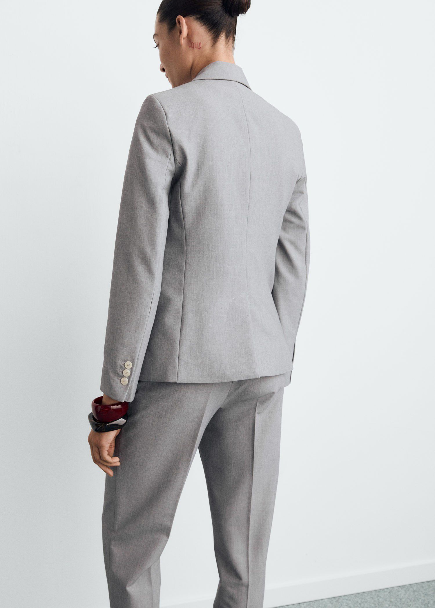 Fitted suit jacket