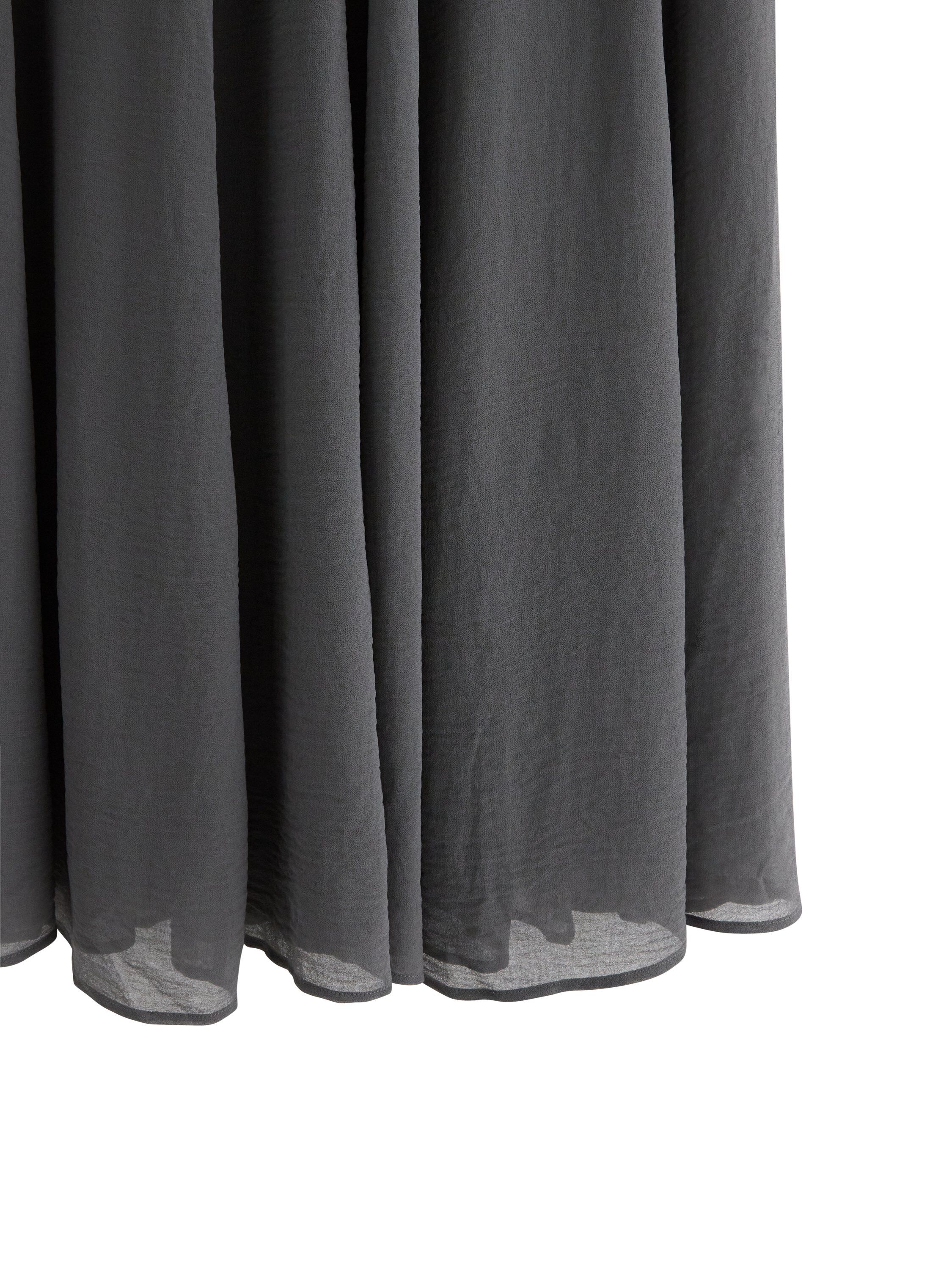 Volumin&ouml;s maxikjol i chiffong med r