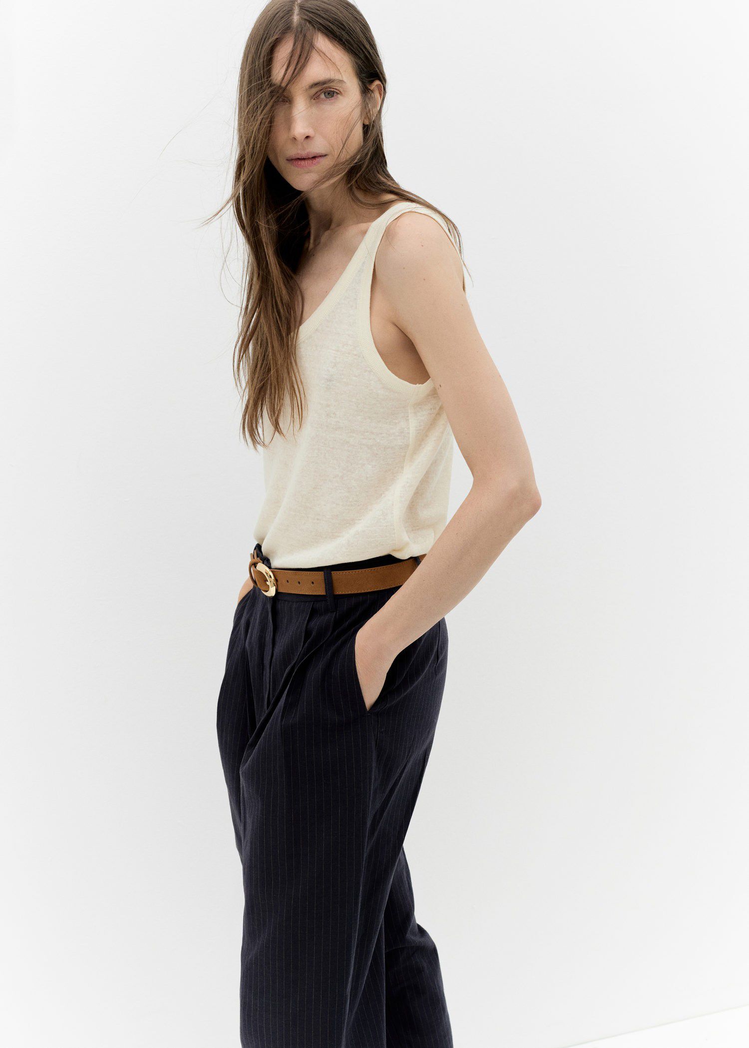 Leather belt with oval buckle