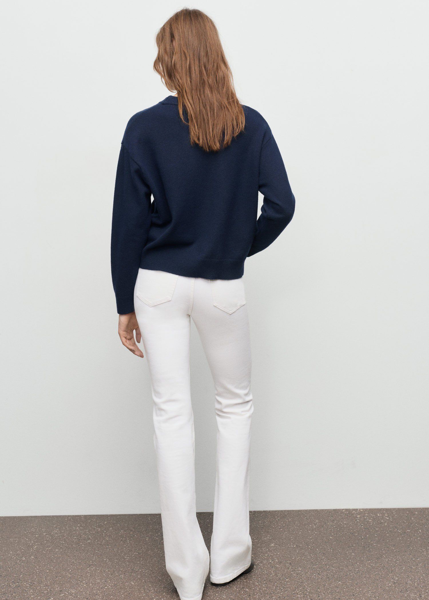 Round-neck knitted sweater