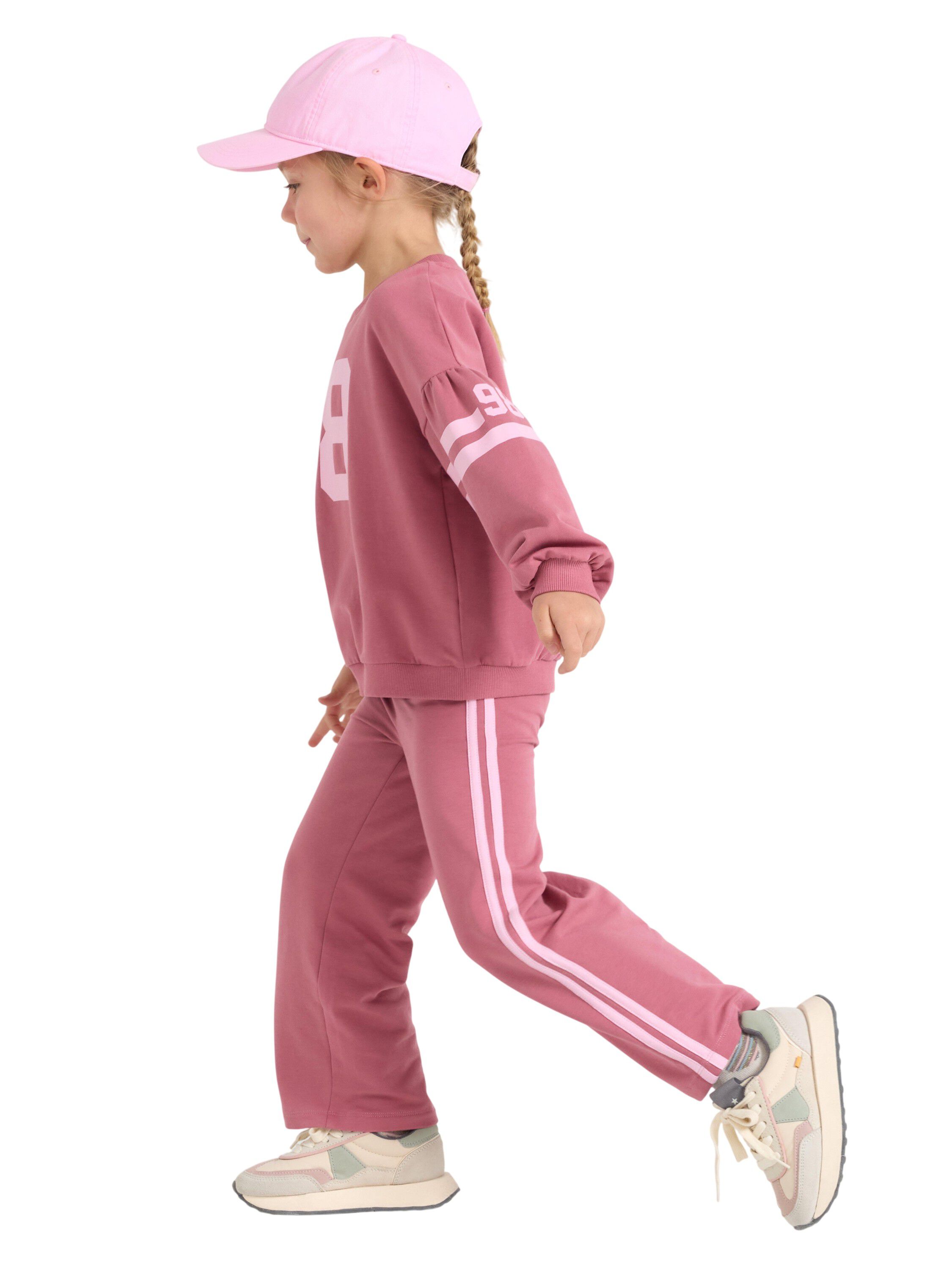 Cosy joggers with stripes along the