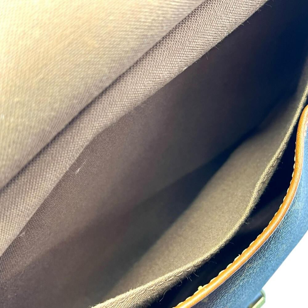 Louis Vuitton Saumur