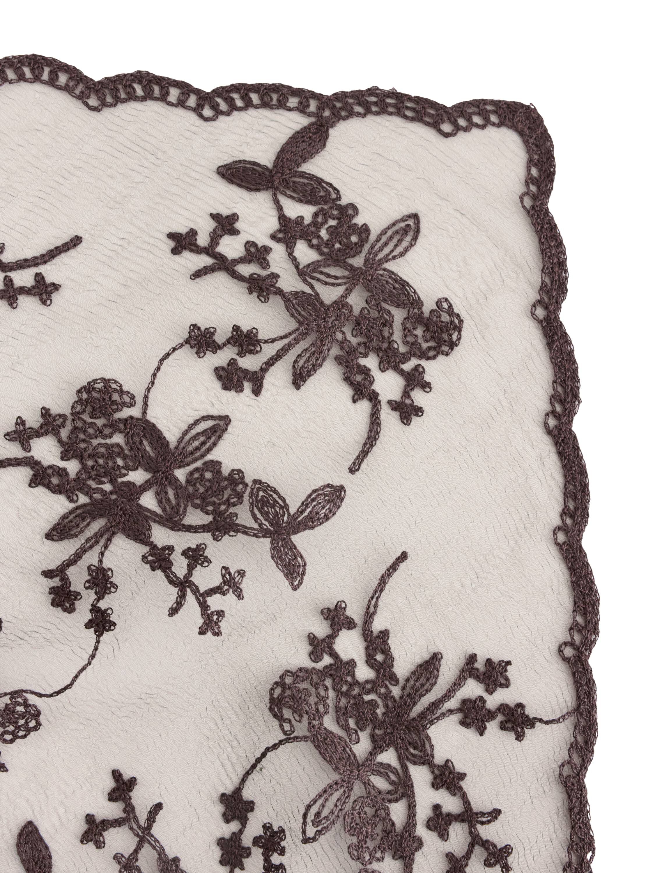 Scarf in mesh with lace embroidery.