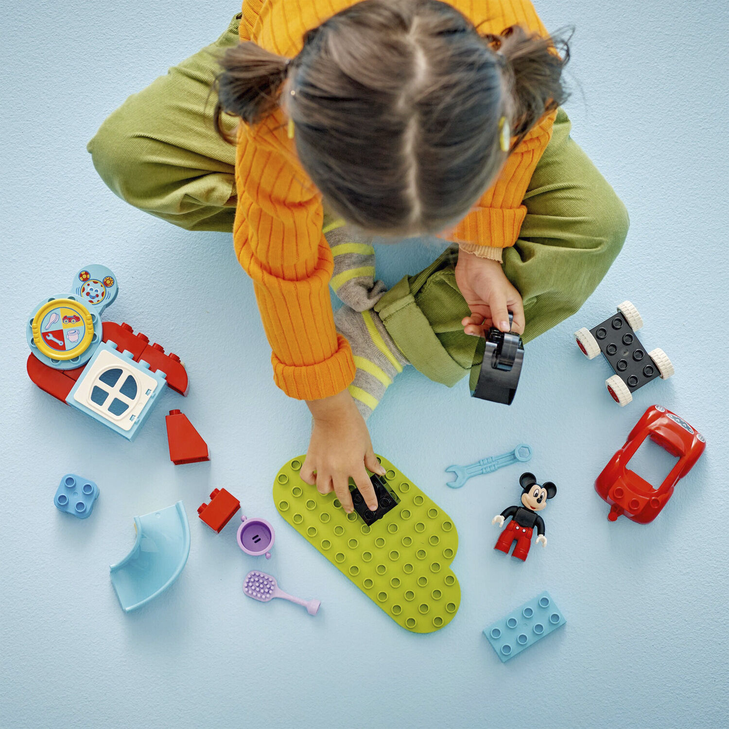 Mickeys klubhus og bil 10454