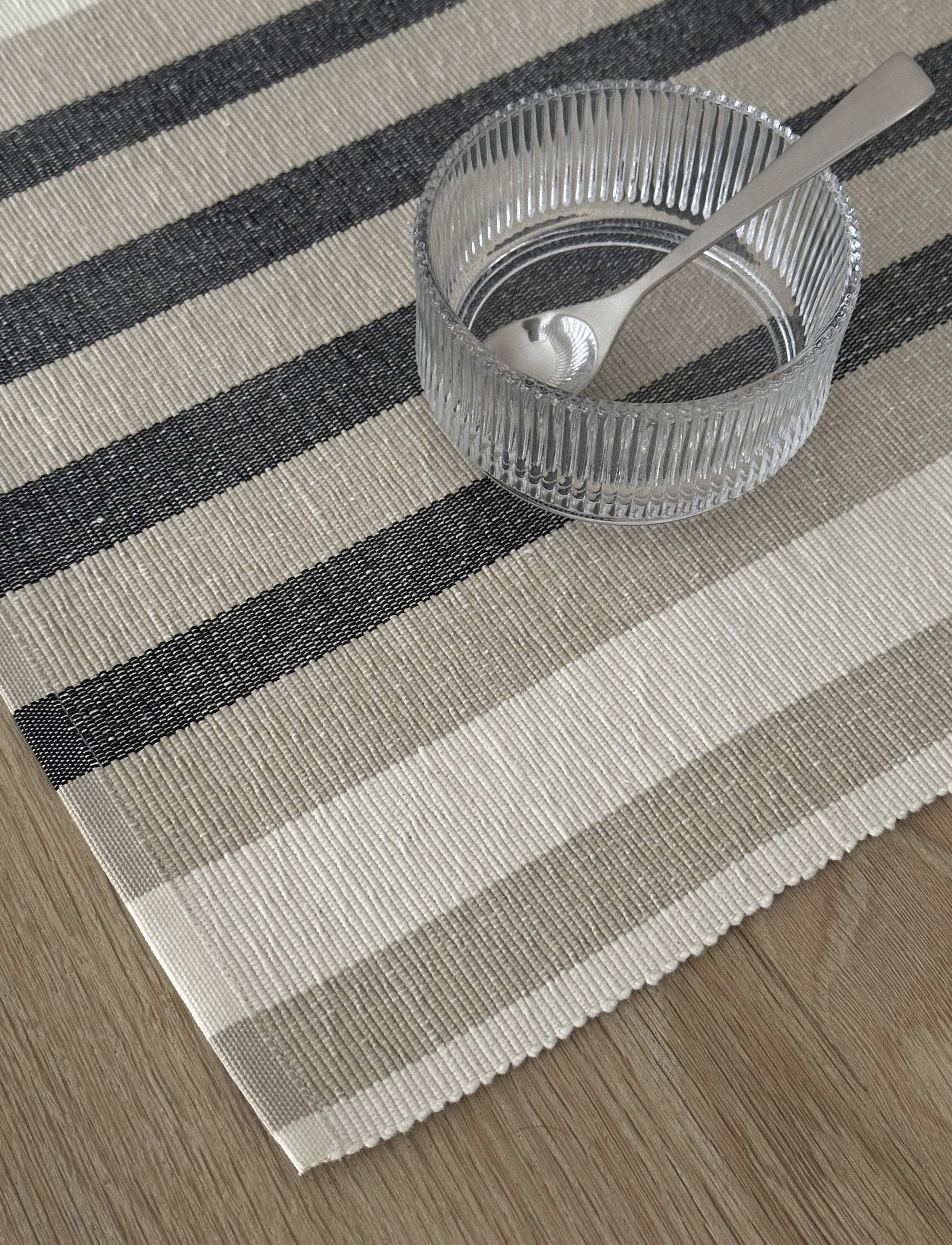 Vibeke Klint bordstablett Bred linje 33x48 cm white