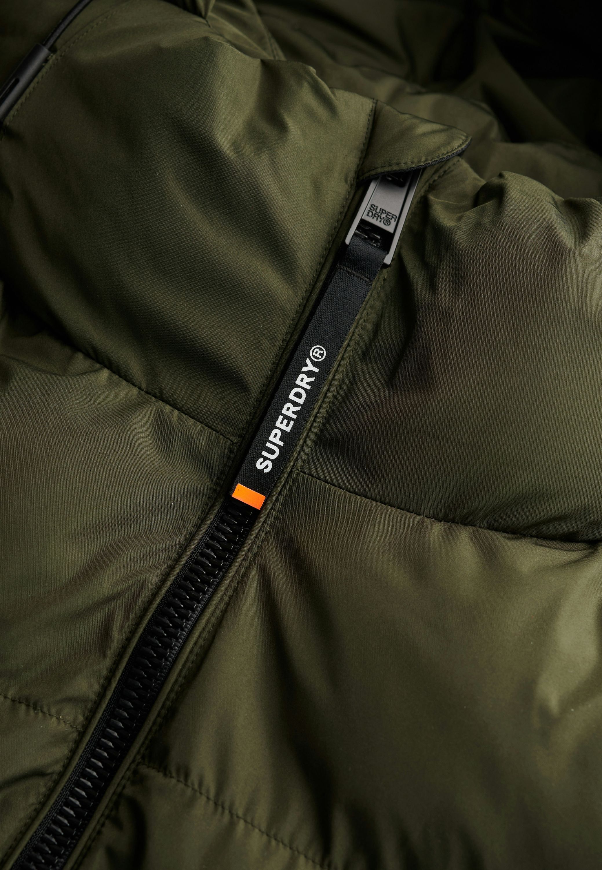 HOODED SPORTS PUFFER JACKET
