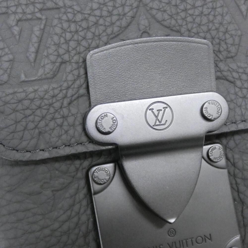 Louis Vuitton Shoulder Bags
