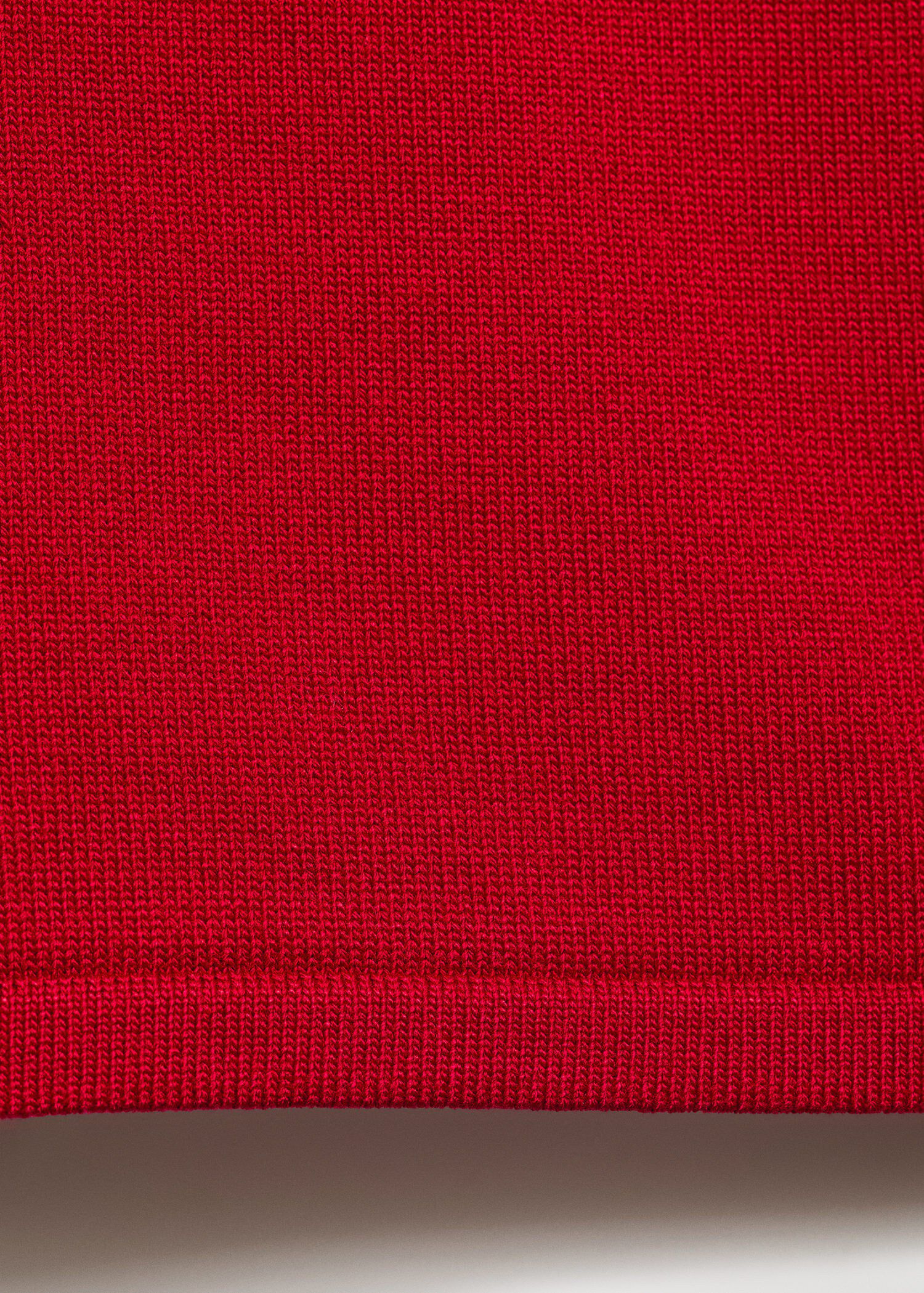 Sleeveless fine knit sweater