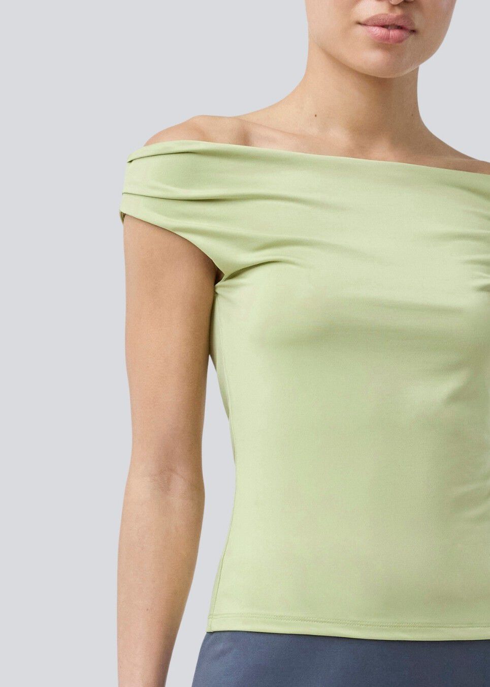 HimaMD off-shoulder top