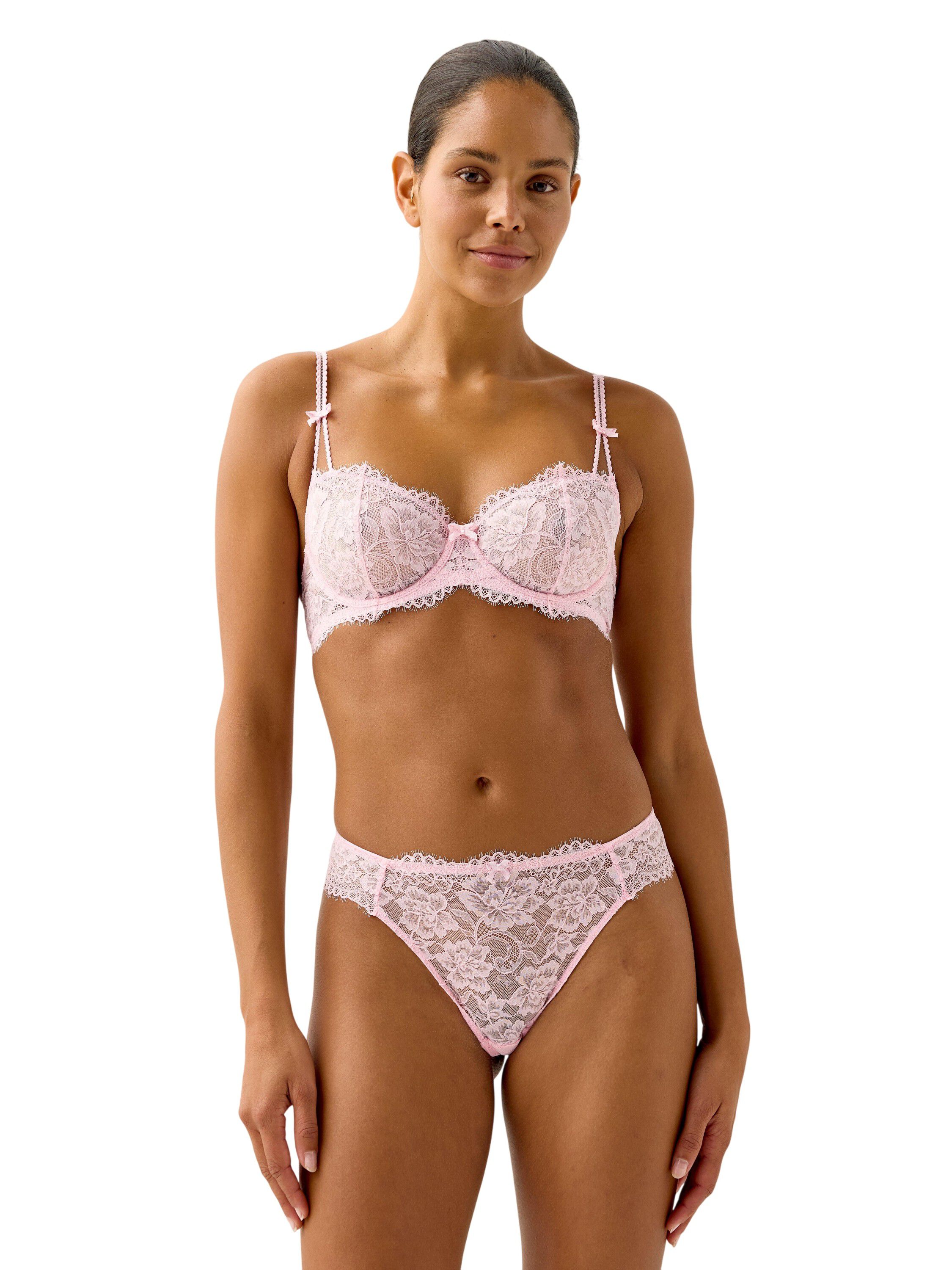 Unpadded wire bra in sheer lace and