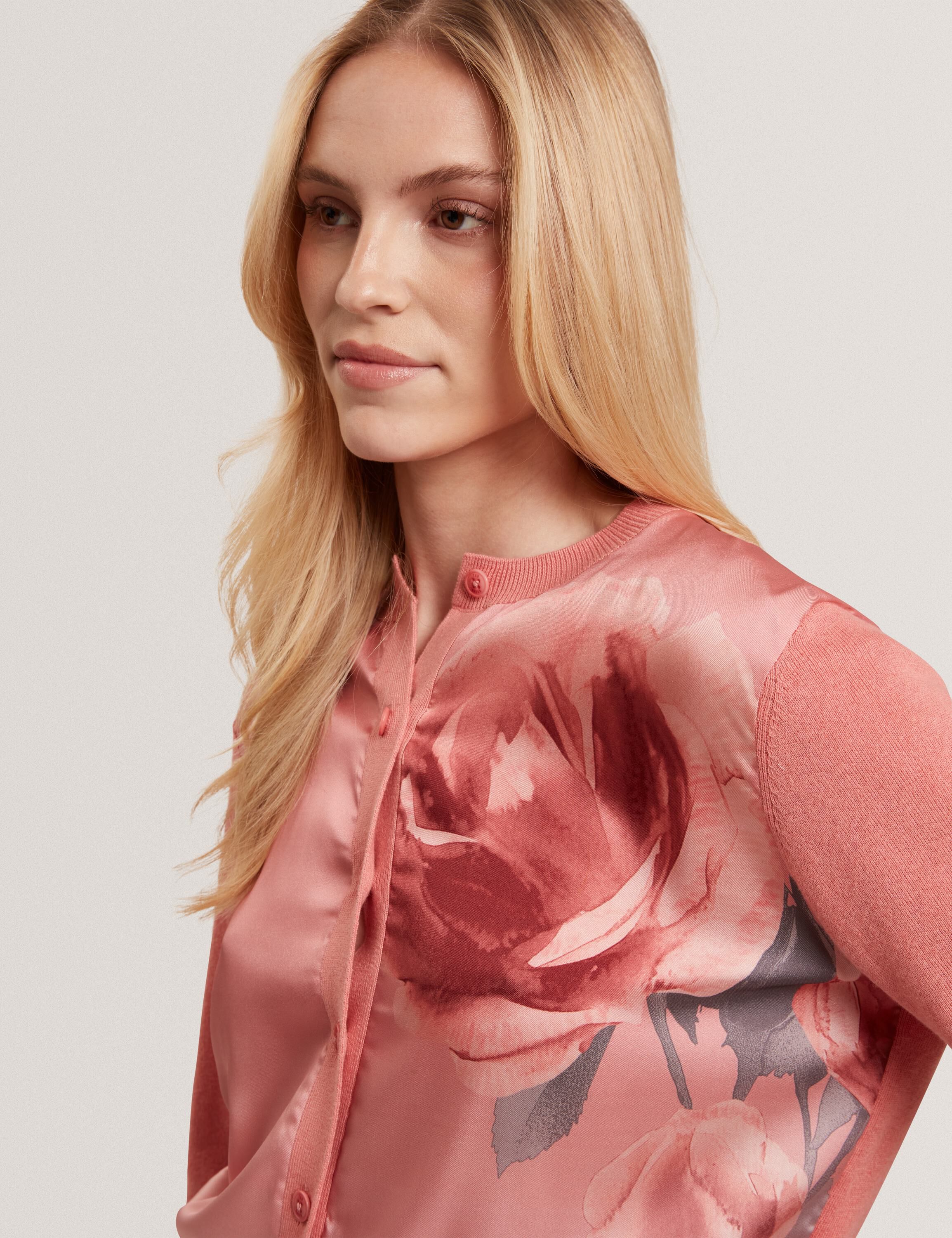 ILYNA Floral Printed Woven Front Ca