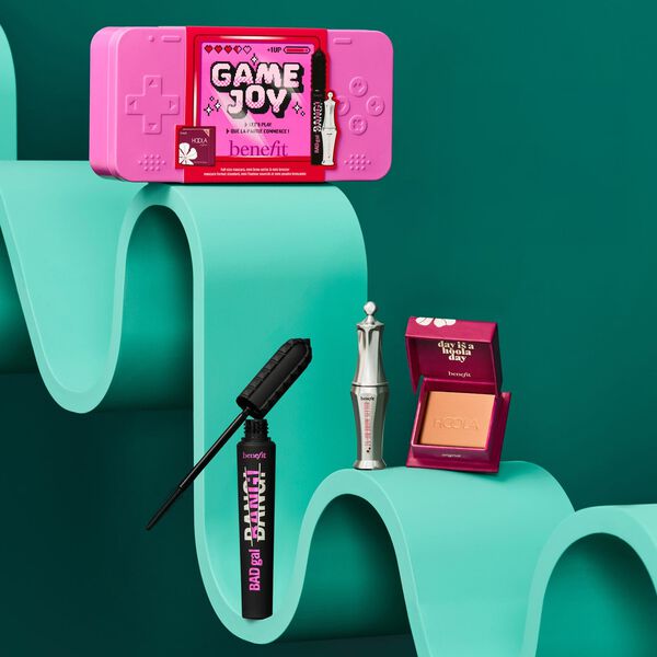 Gamejoy  Lash, Brow & Glow Makeup Kit från Benefit