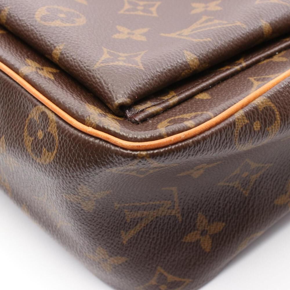 Louis Vuitton Shoulder Bags