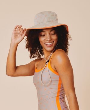 Dolce Vita bucket hat