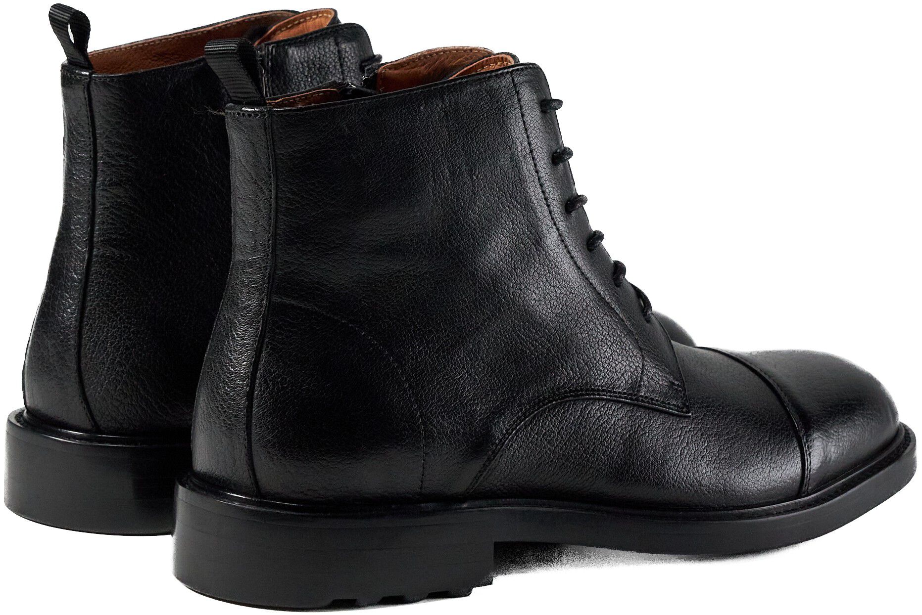 Laced boot