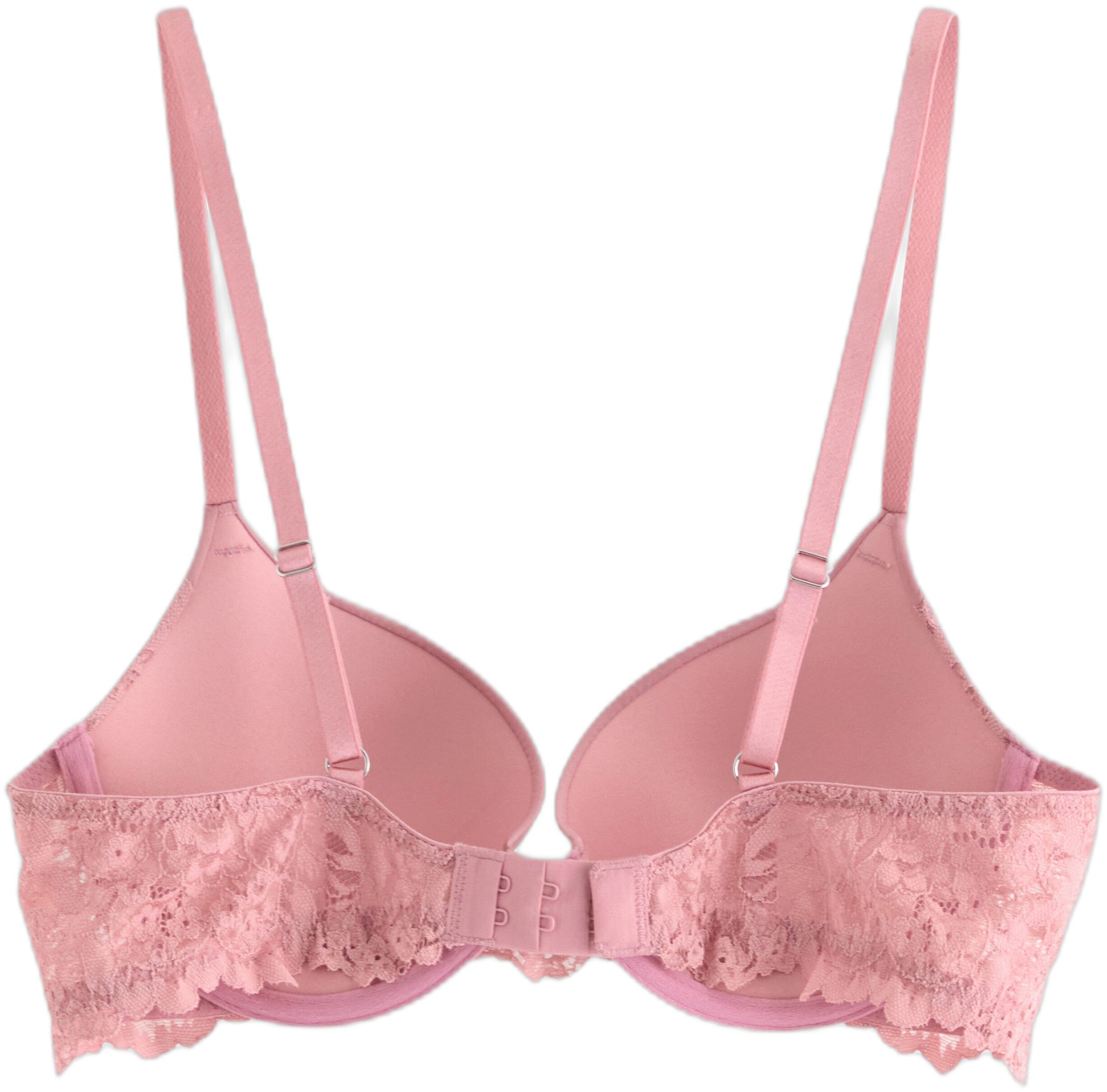 Push-up bra with lace and mesh.