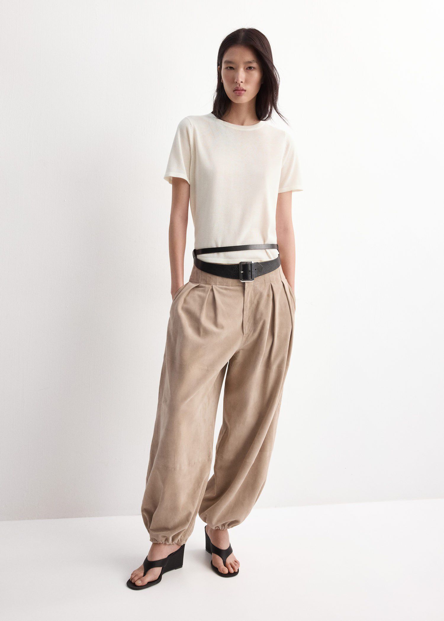 Short-sleeved knitted sweater