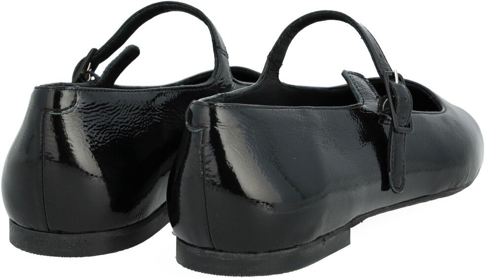 Ballerina med moderat firkantet snude