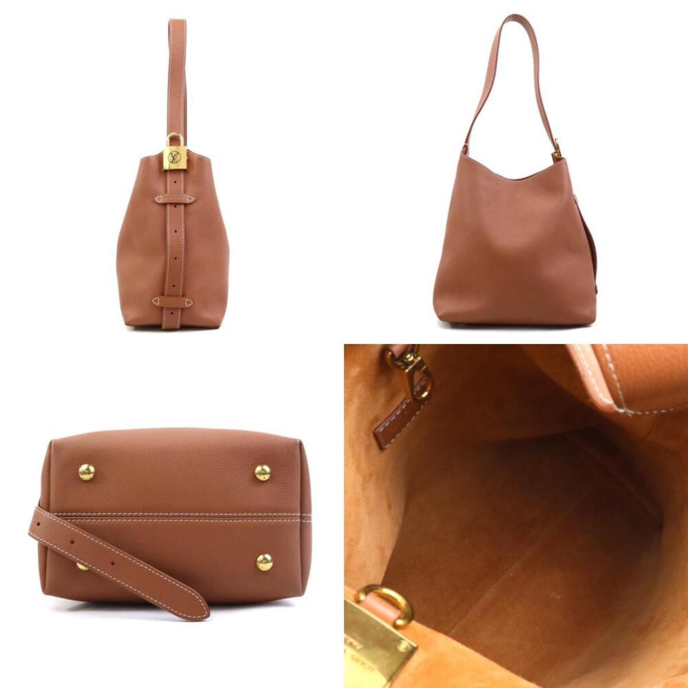 Louis Vuitton Shoulder Bags