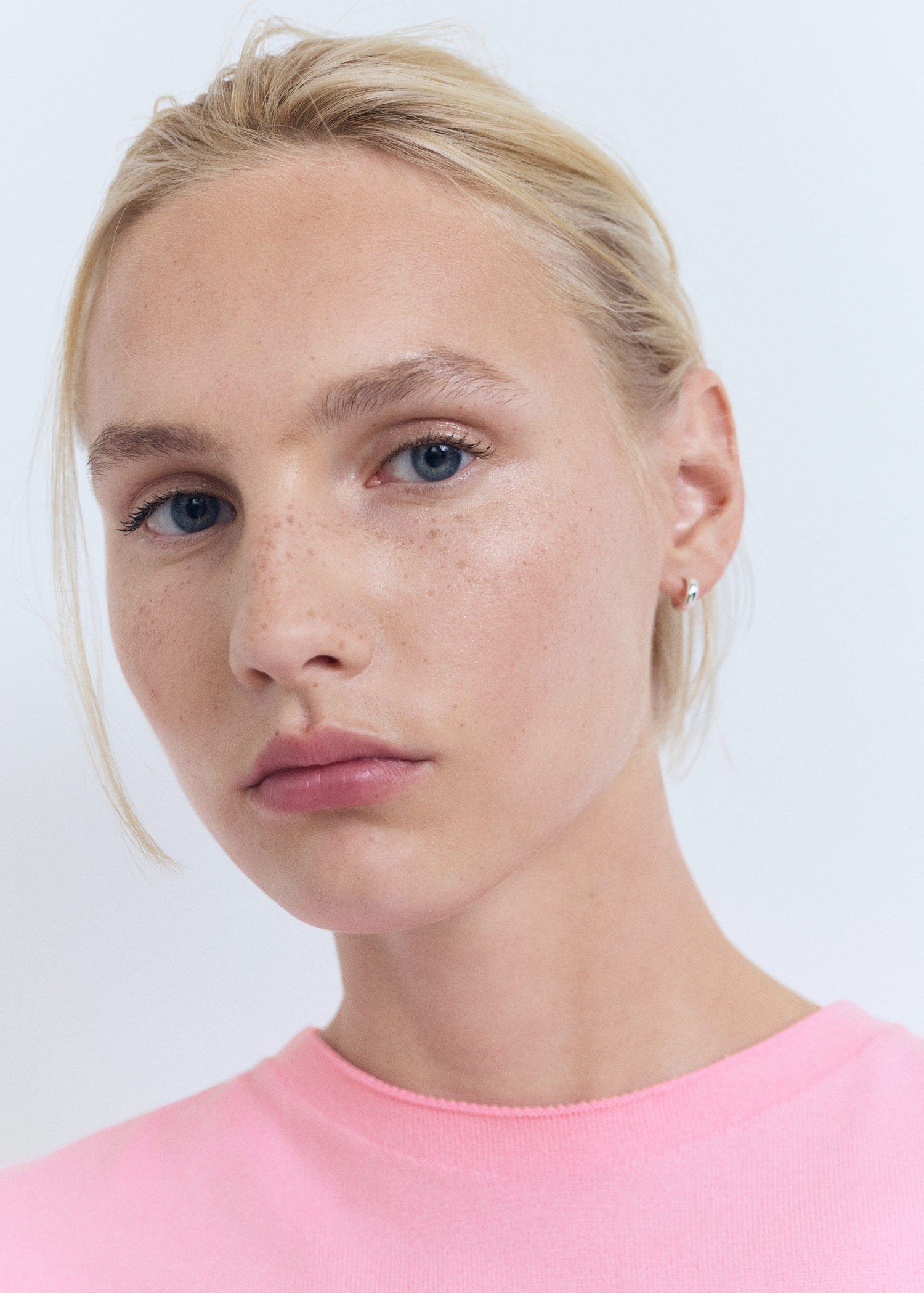 Sleeveless fine knit sweater