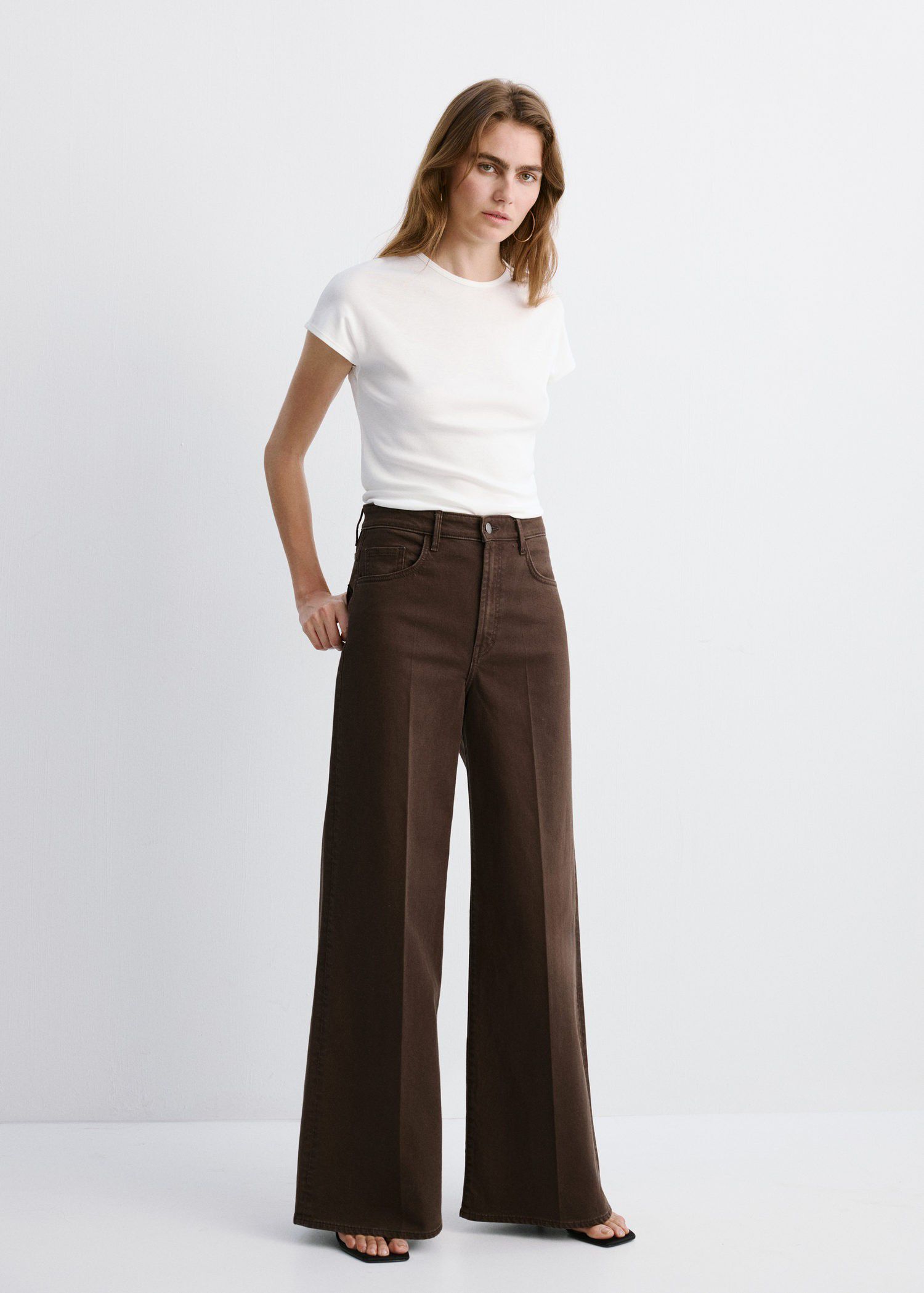 High-waisted wide leg jeans