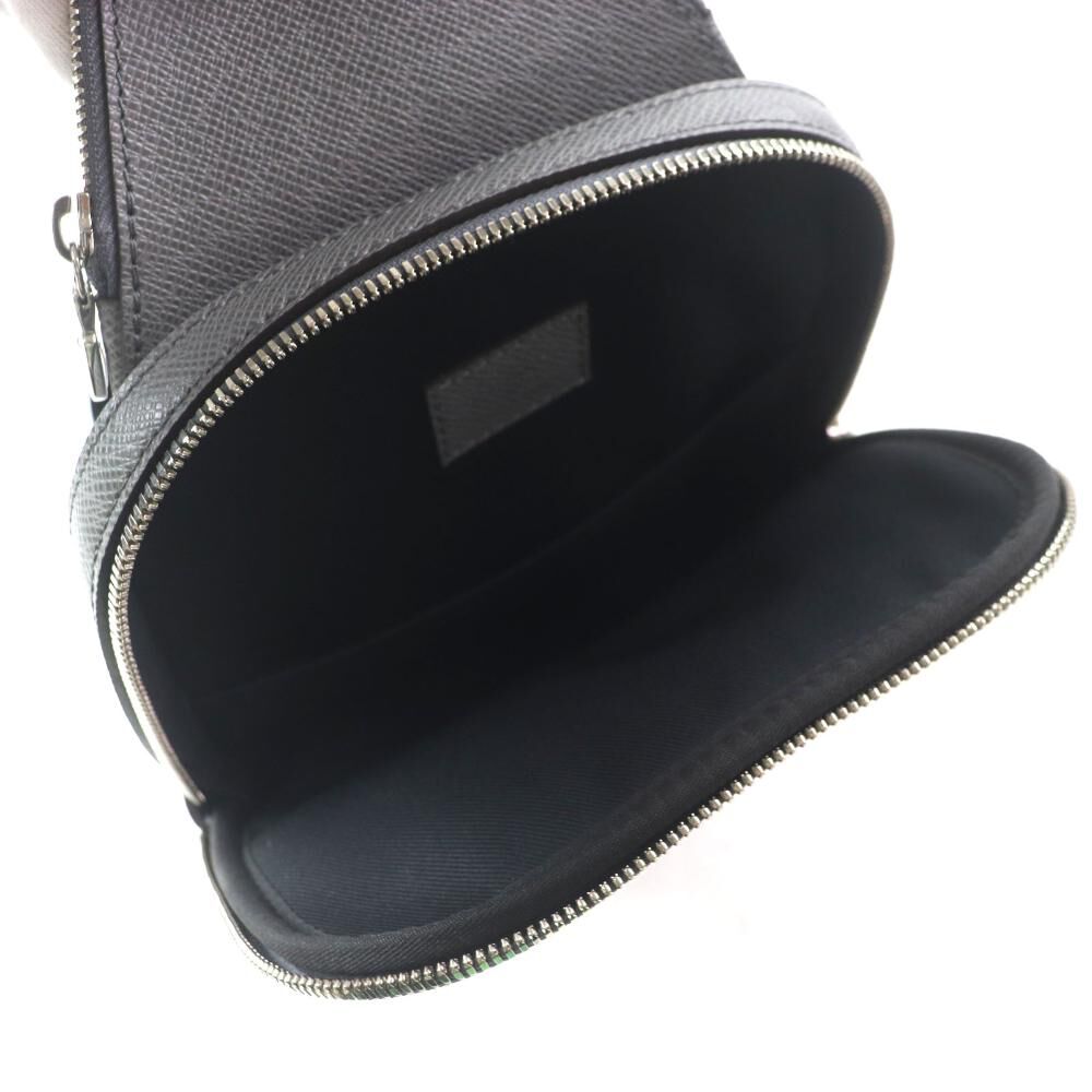 Louis Vuitton Taiga Kendall