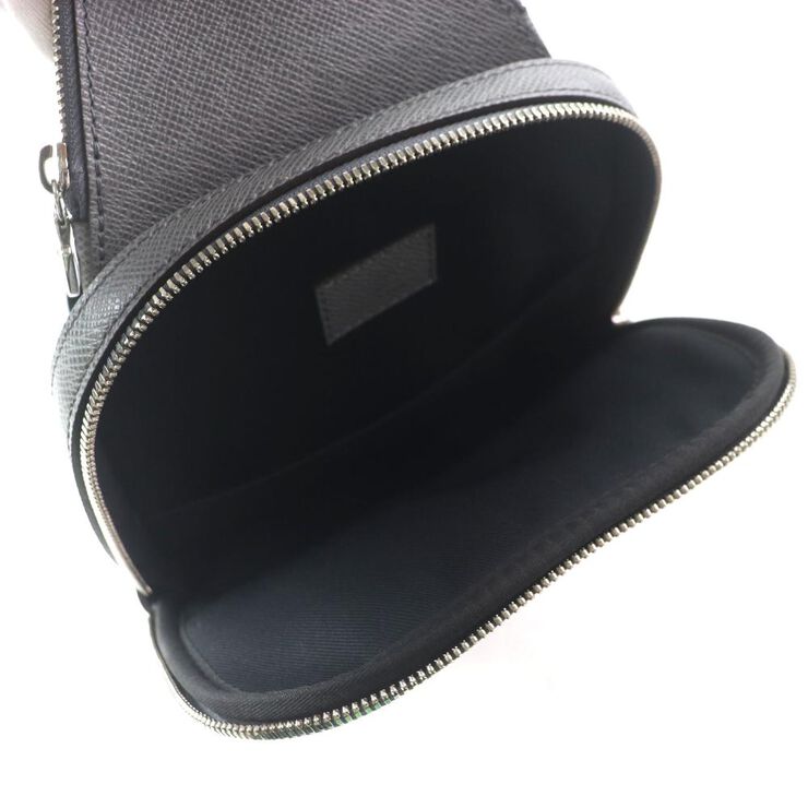 Louis Vuitton Taiga Kendall