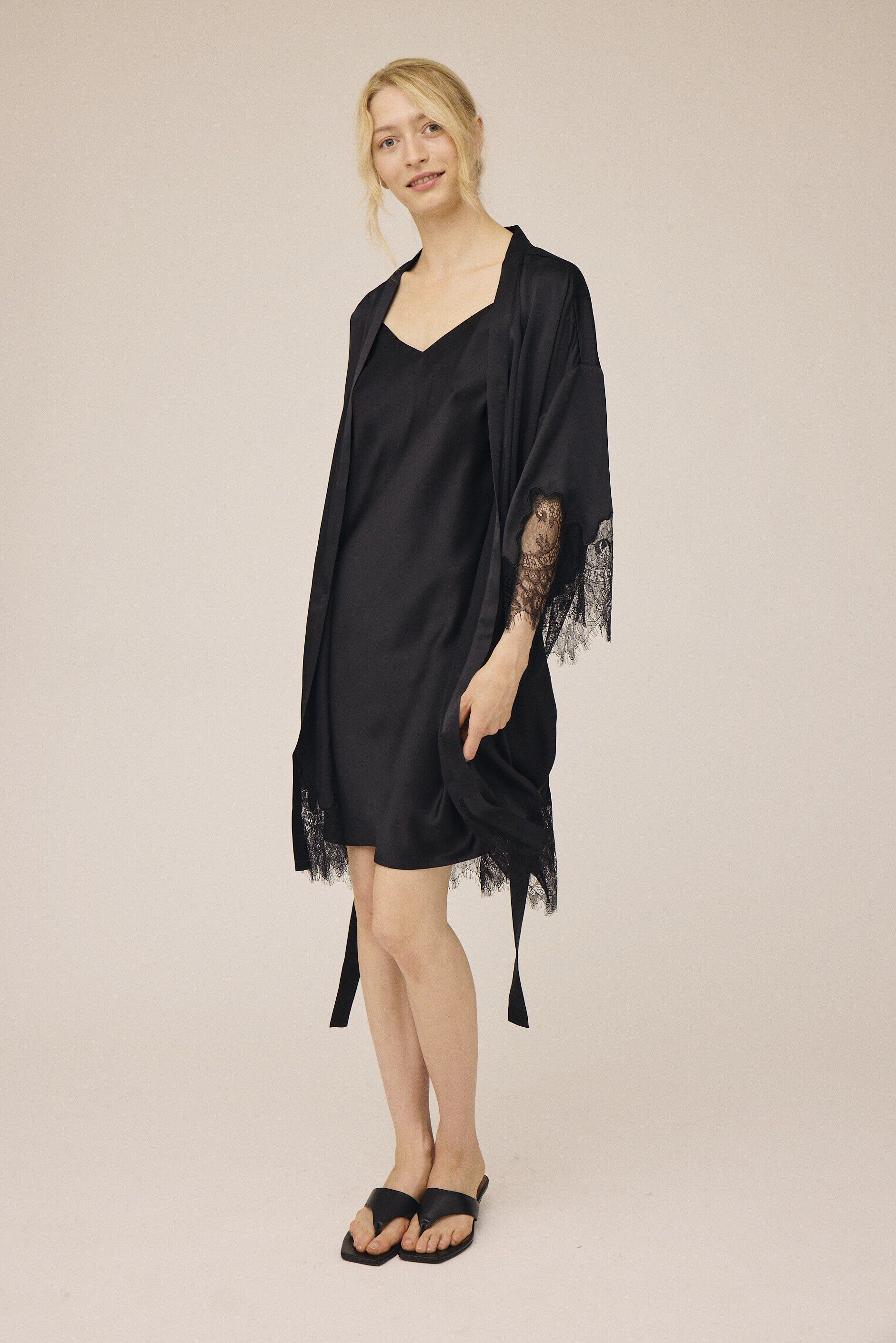 Moon 6 G - Short Kimono w. Lace, 100% Silk